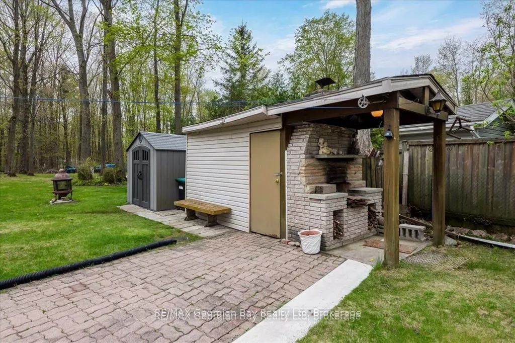 25 Tall Pines Drive W