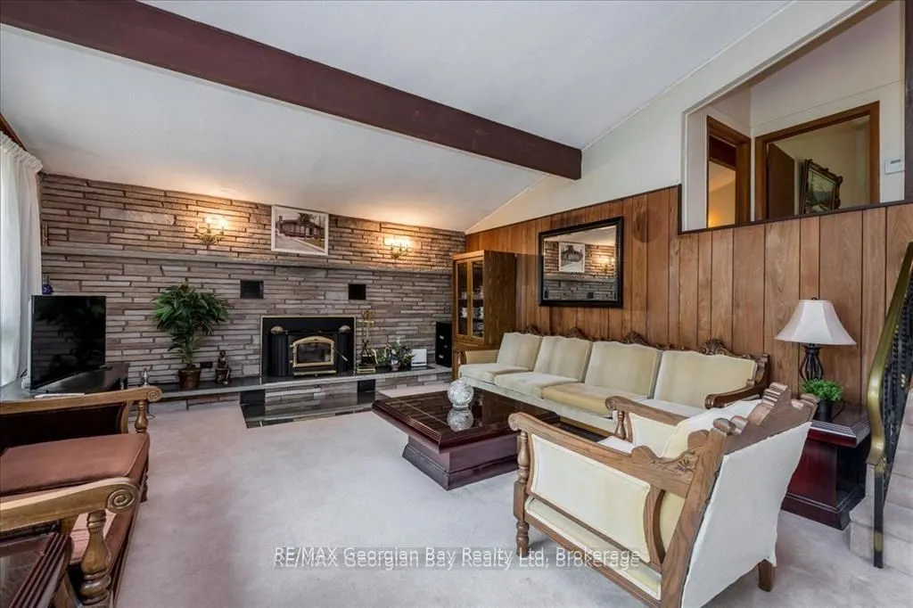 25 Tall Pines Drive W