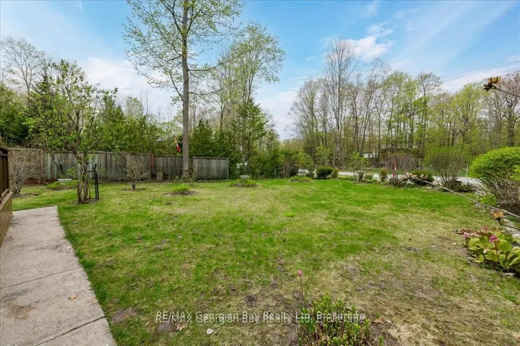 25 Tall Pines Drive W