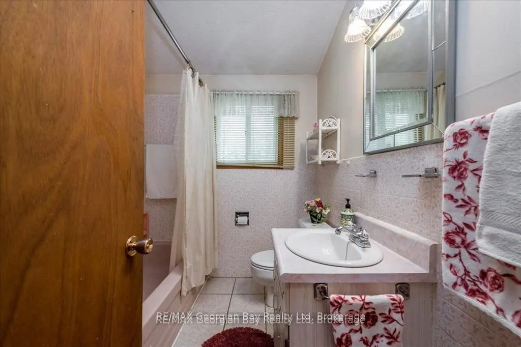25 Tall Pines Drive W