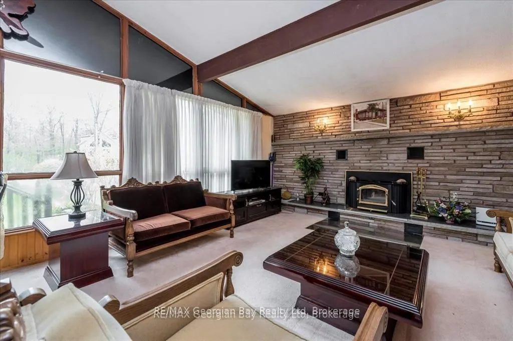 25 Tall Pines Drive W