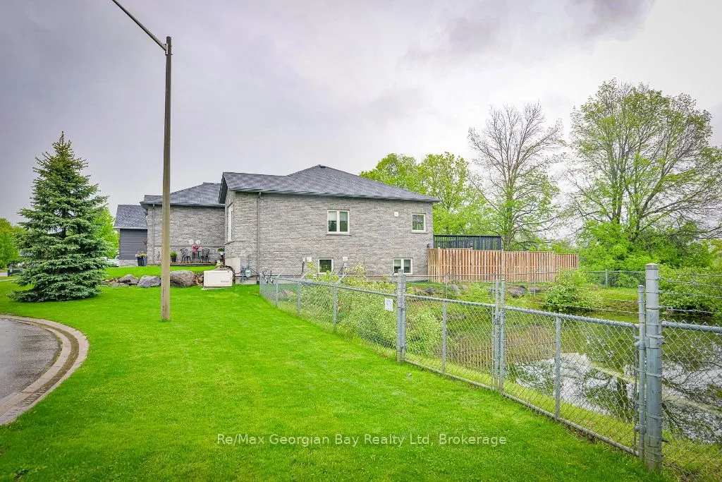 51 DONLANDS Court