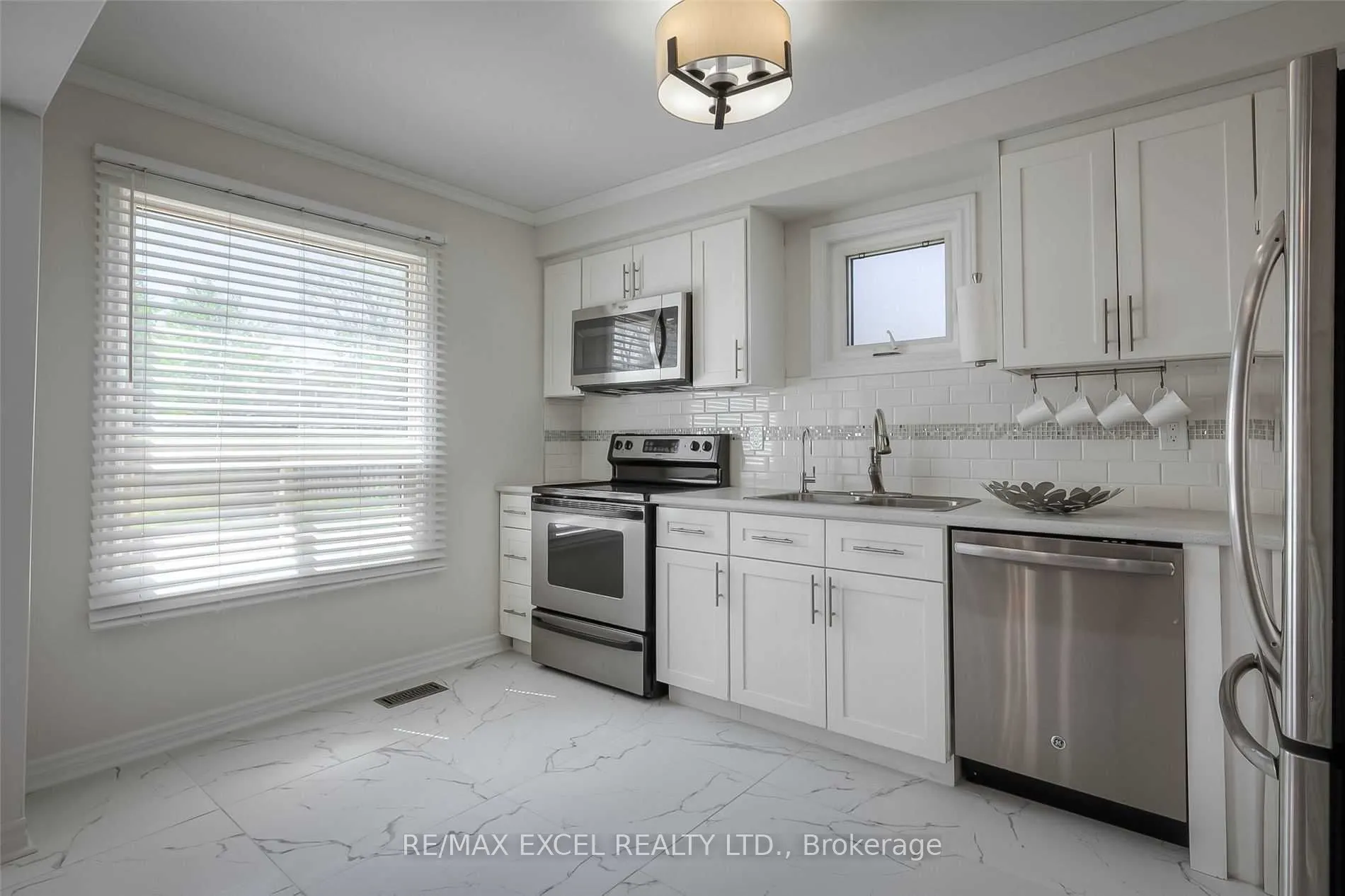 22 Weatherup Crescent