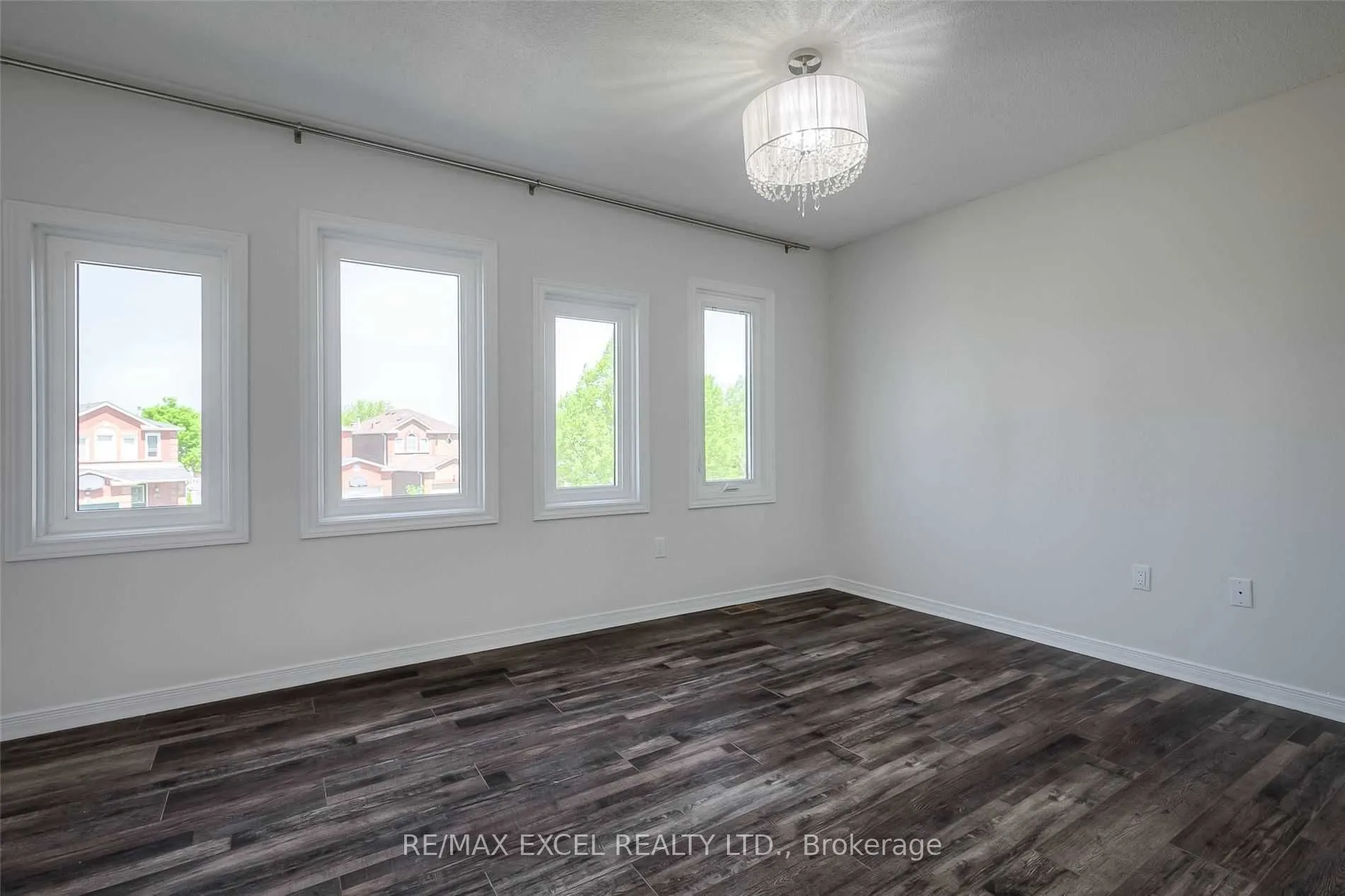 22 Weatherup Crescent