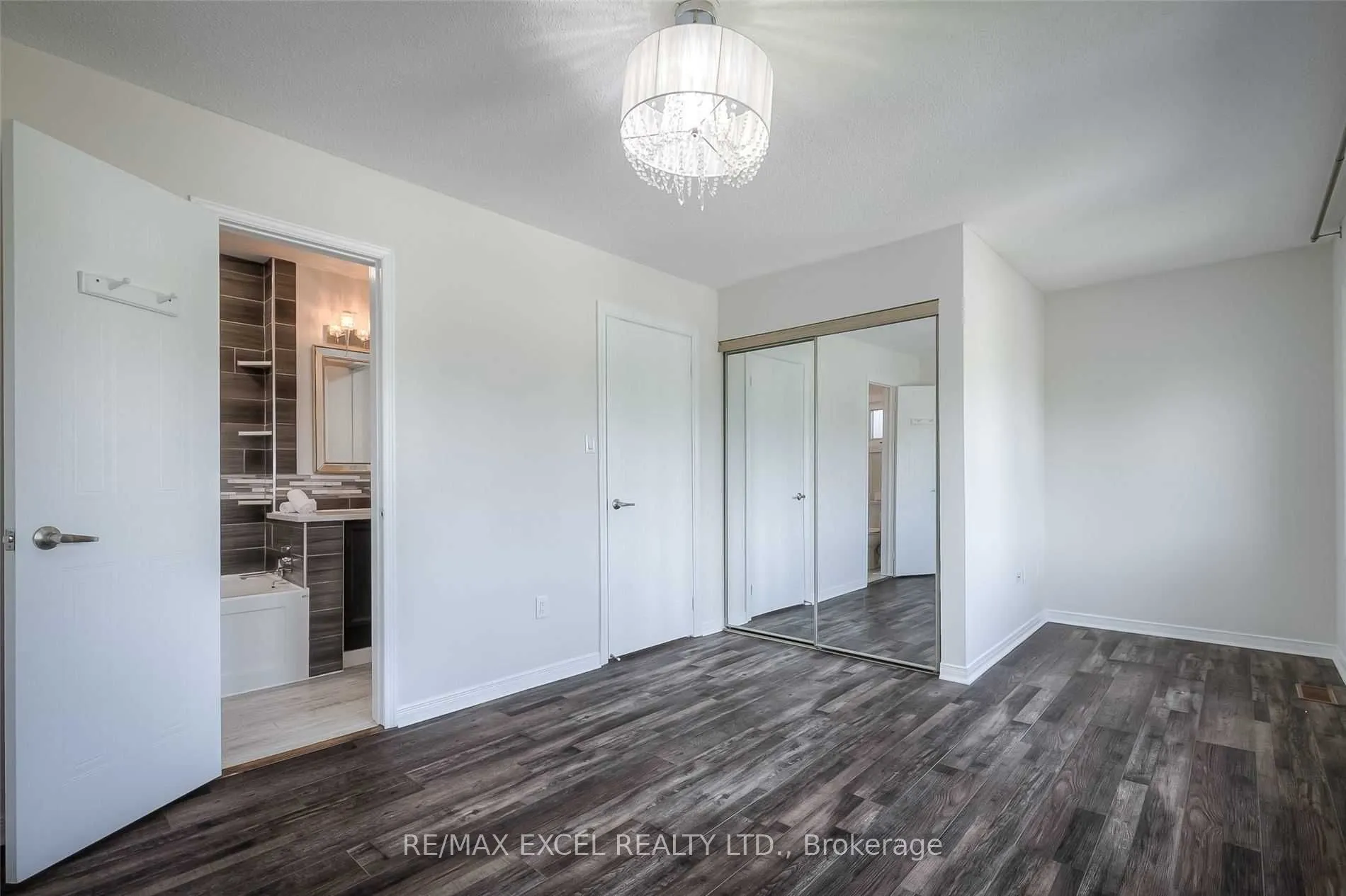 22 Weatherup Crescent