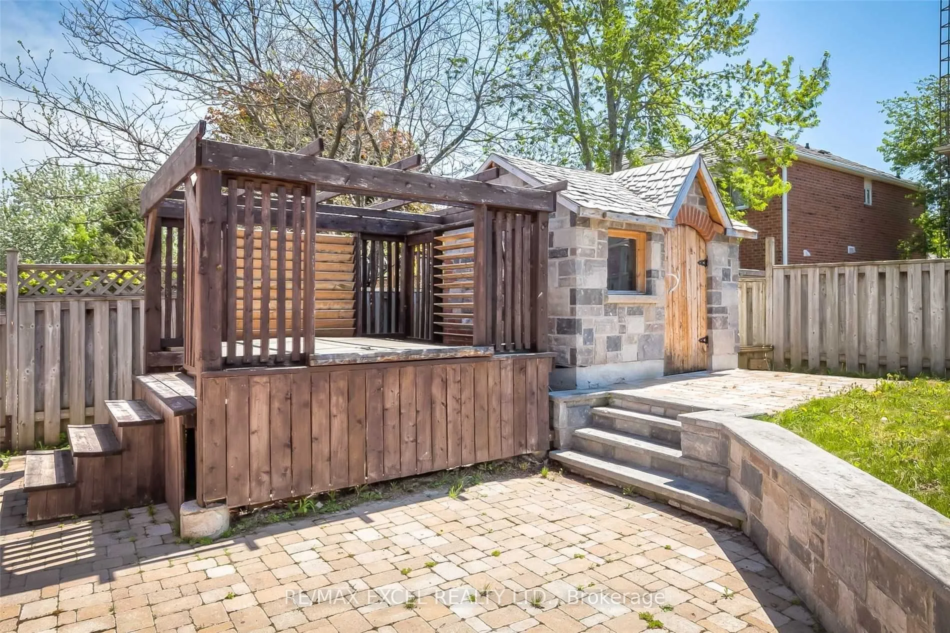 22 Weatherup Crescent