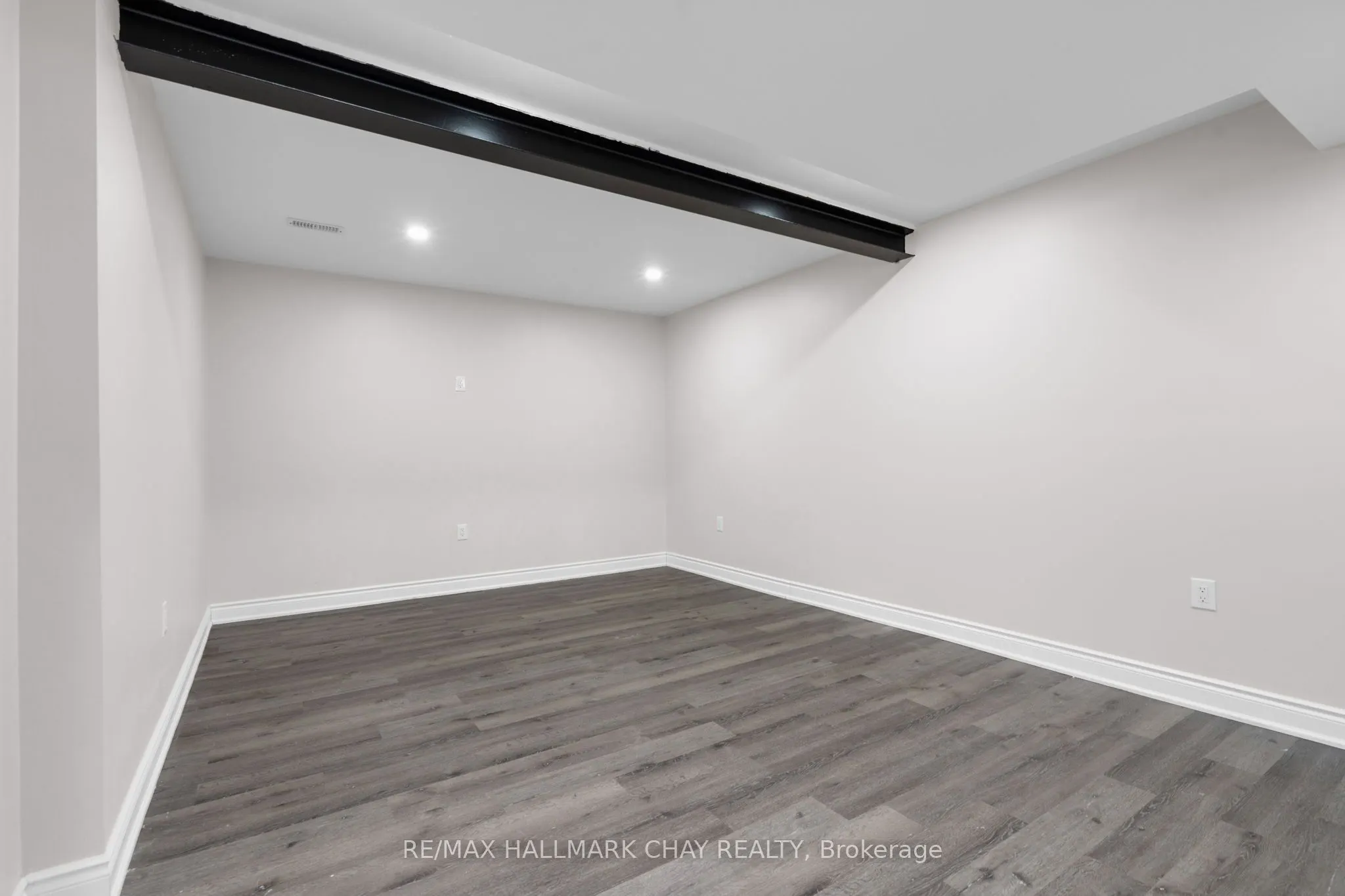 2052 MARCHMONT Road