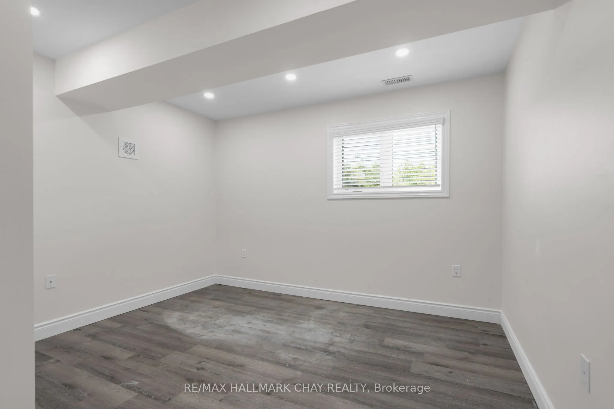 2052 MARCHMONT Road
