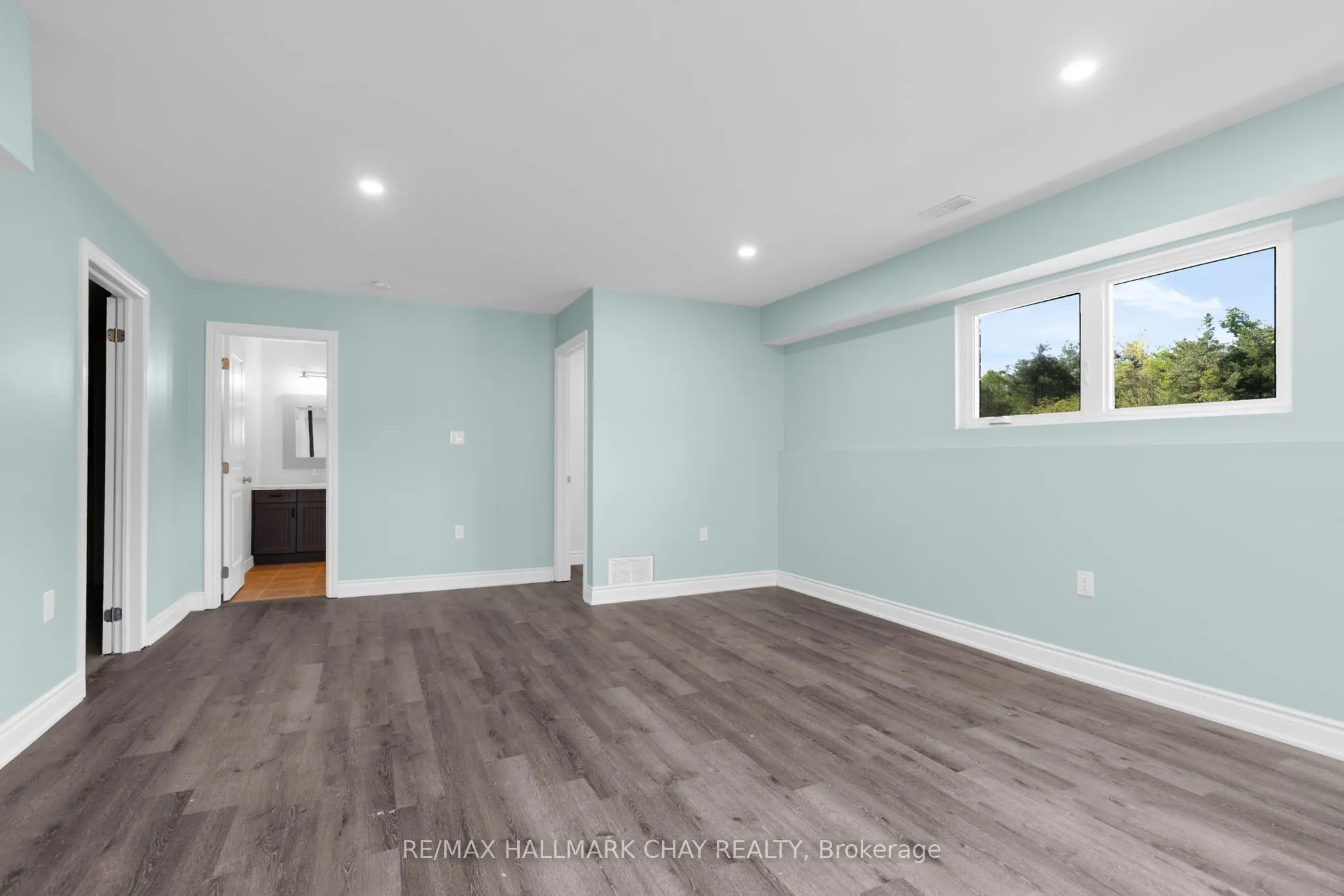 2052 MARCHMONT Road