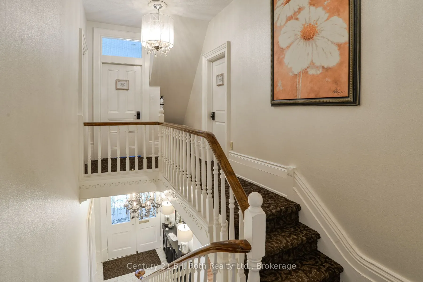 241 Mississaga Street W