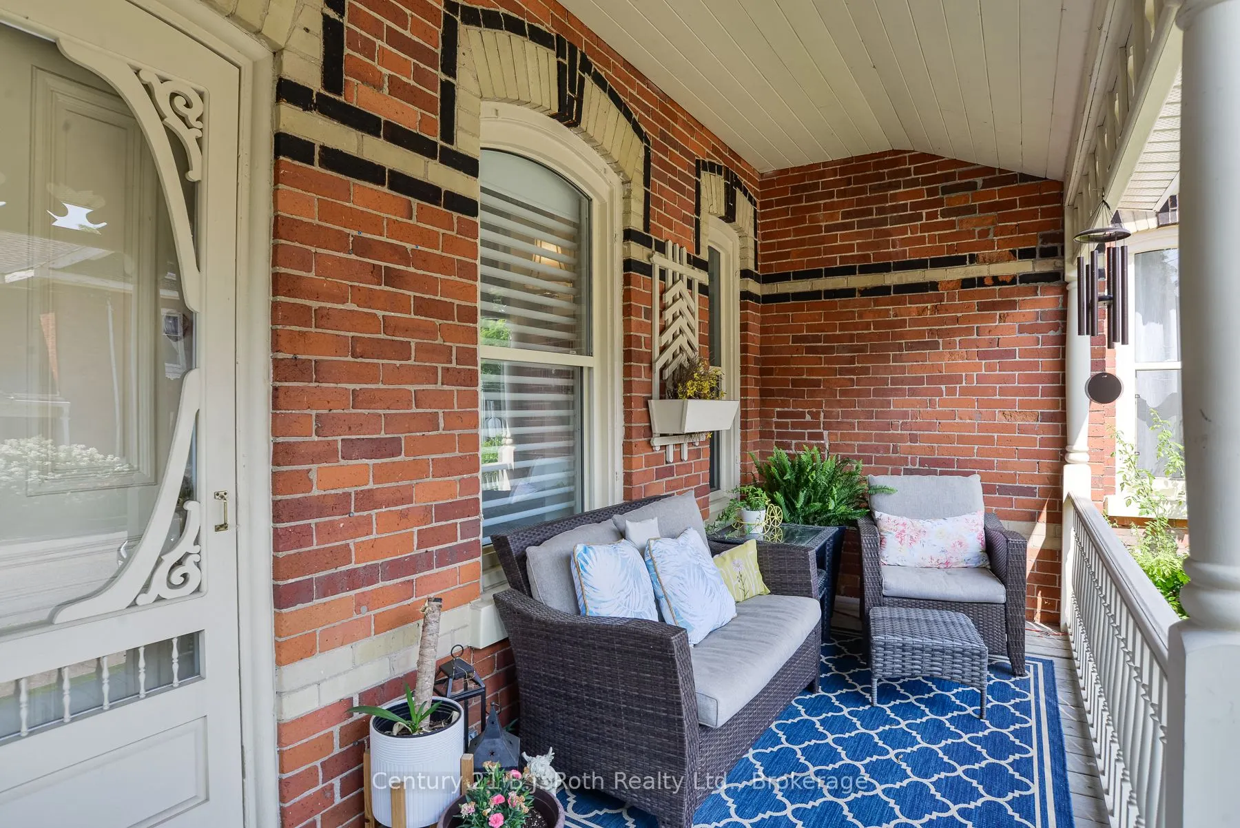 241 Mississaga Street W