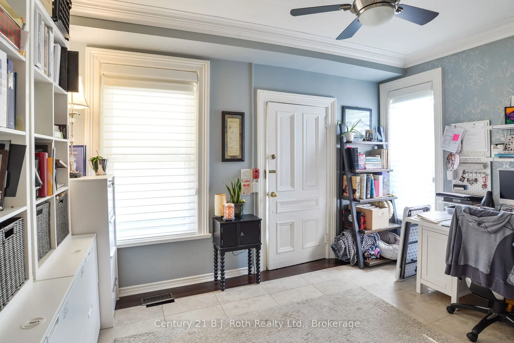 241 Mississaga Street W
