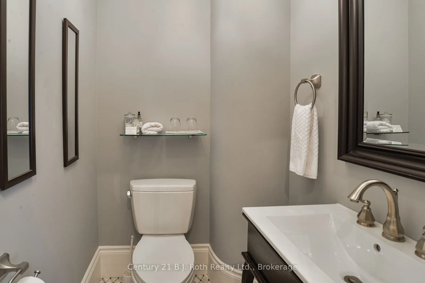 241 Mississaga Street W