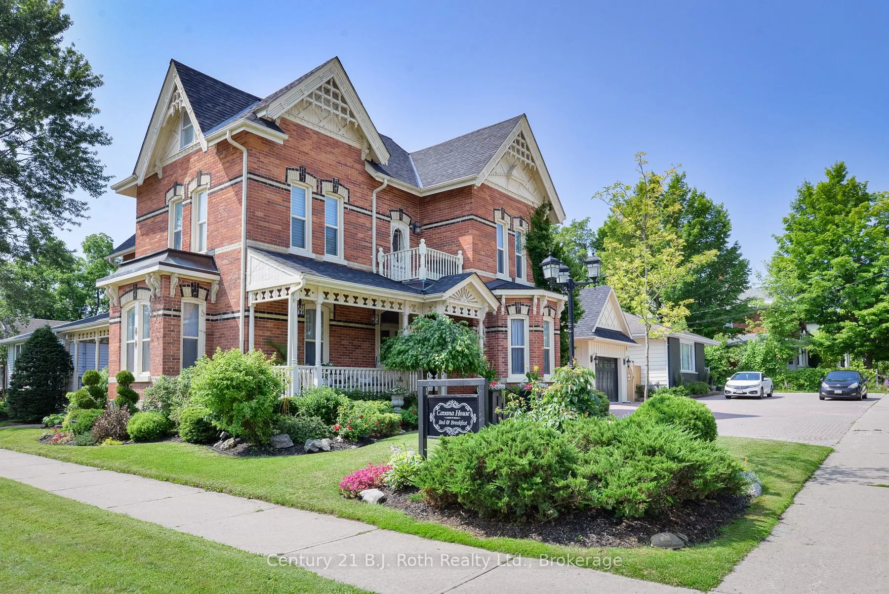 241 Mississaga Street W