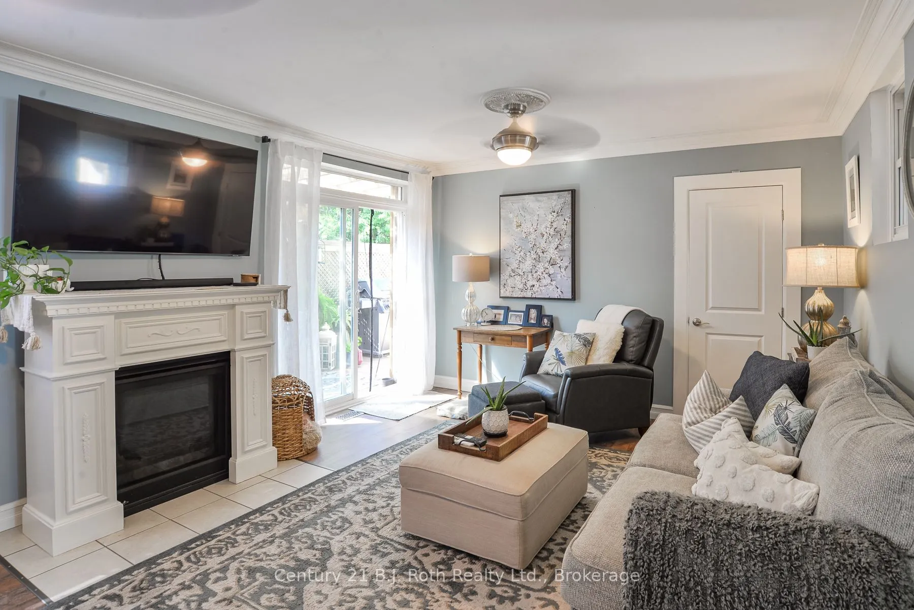 241 Mississaga Street W