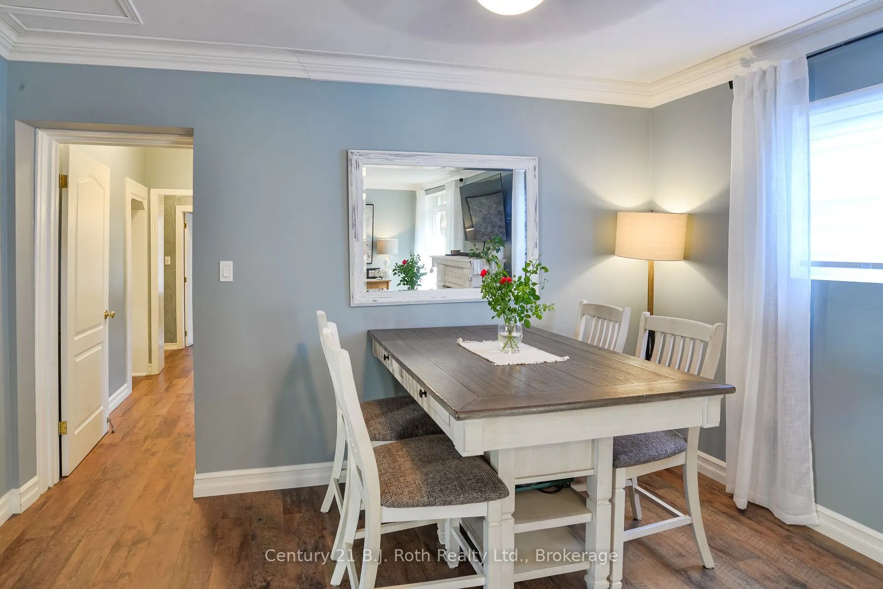 241 Mississaga Street W