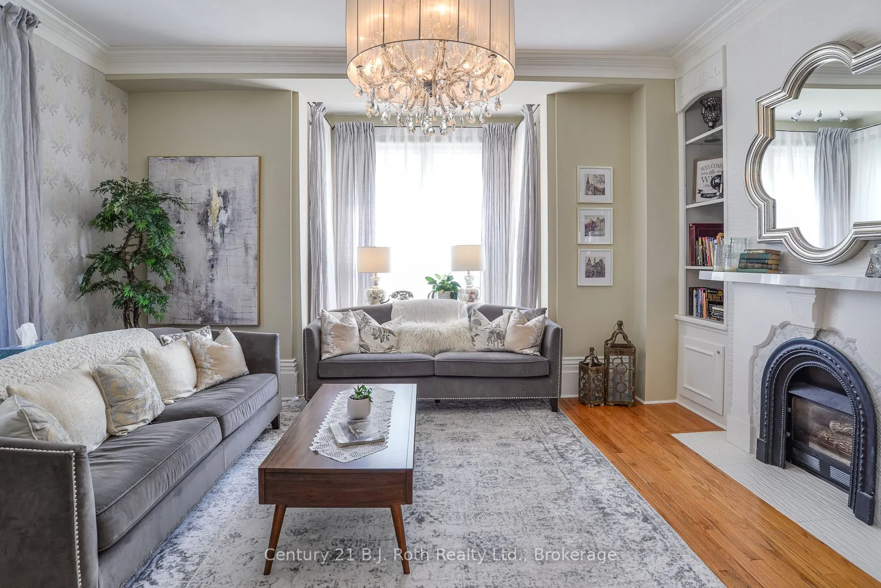 241 Mississaga Street W