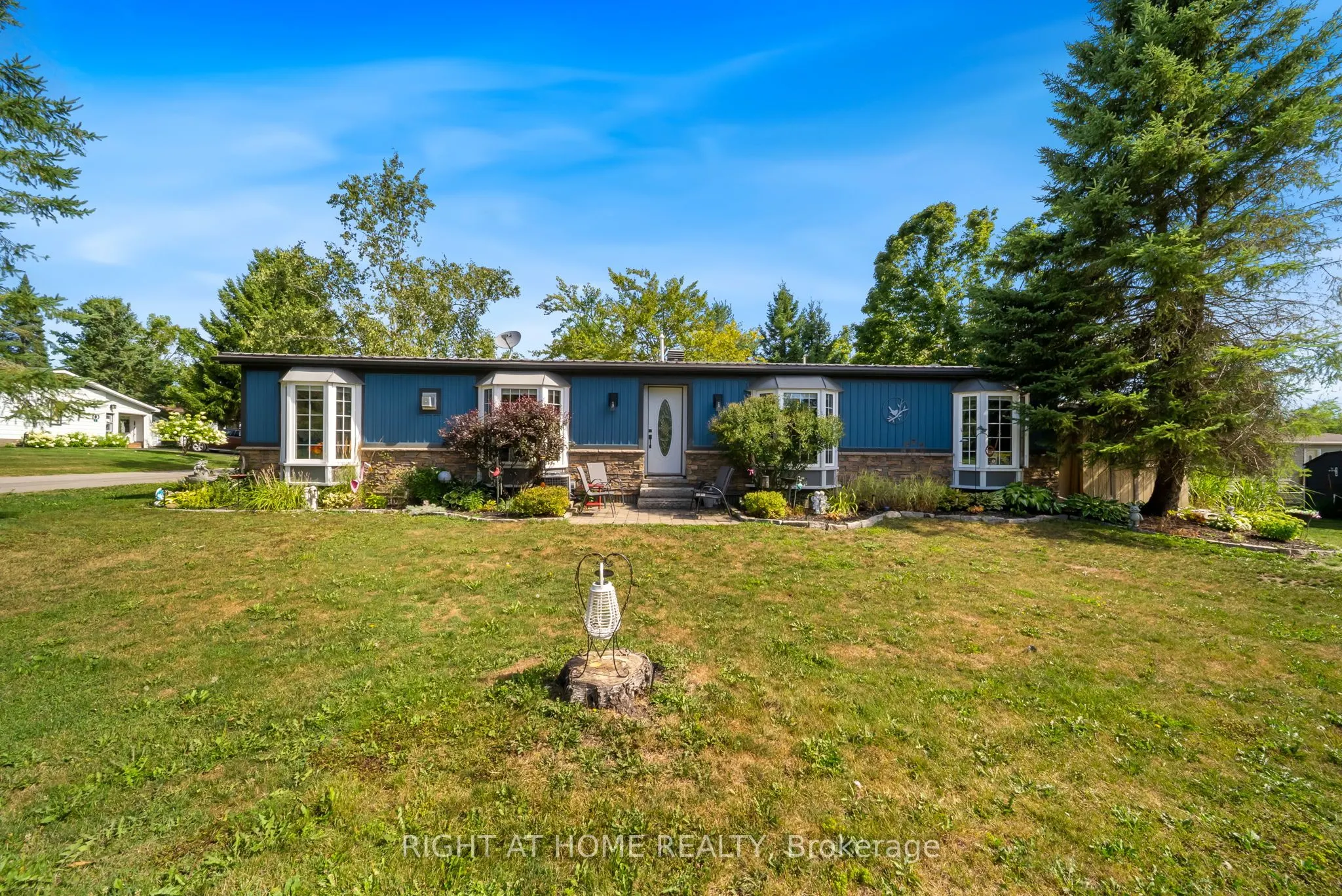1 MAPLE Crescent