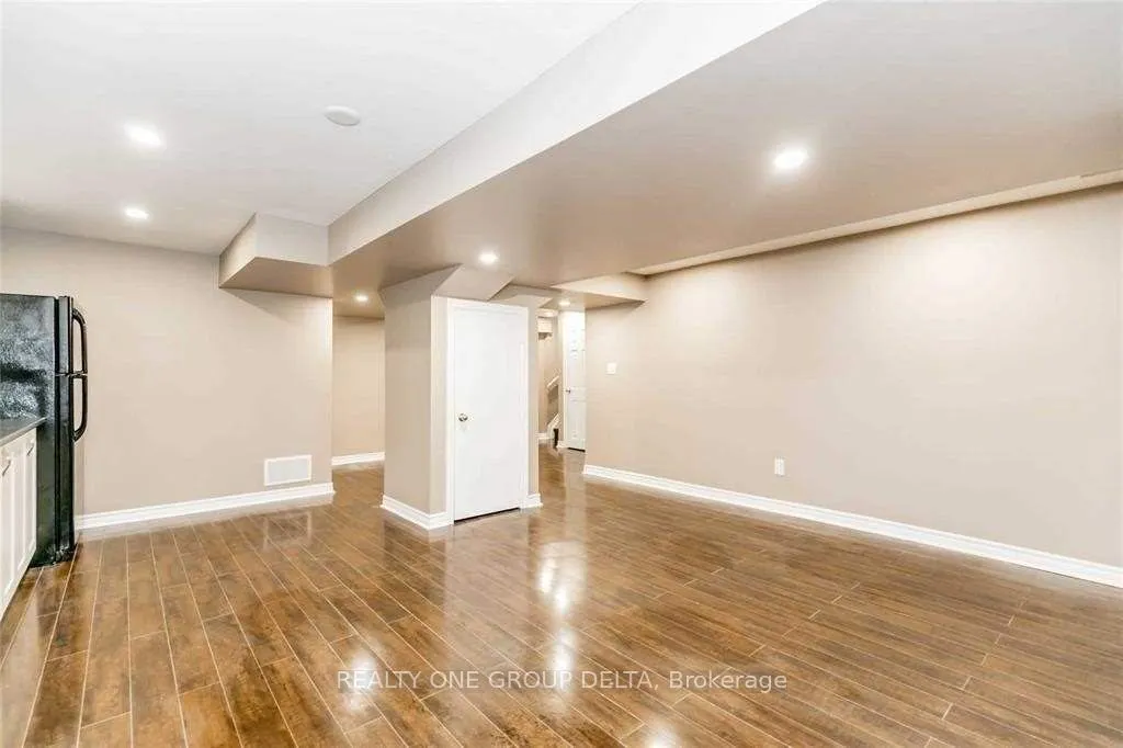 8 Charlemagne Avenue, #Lower