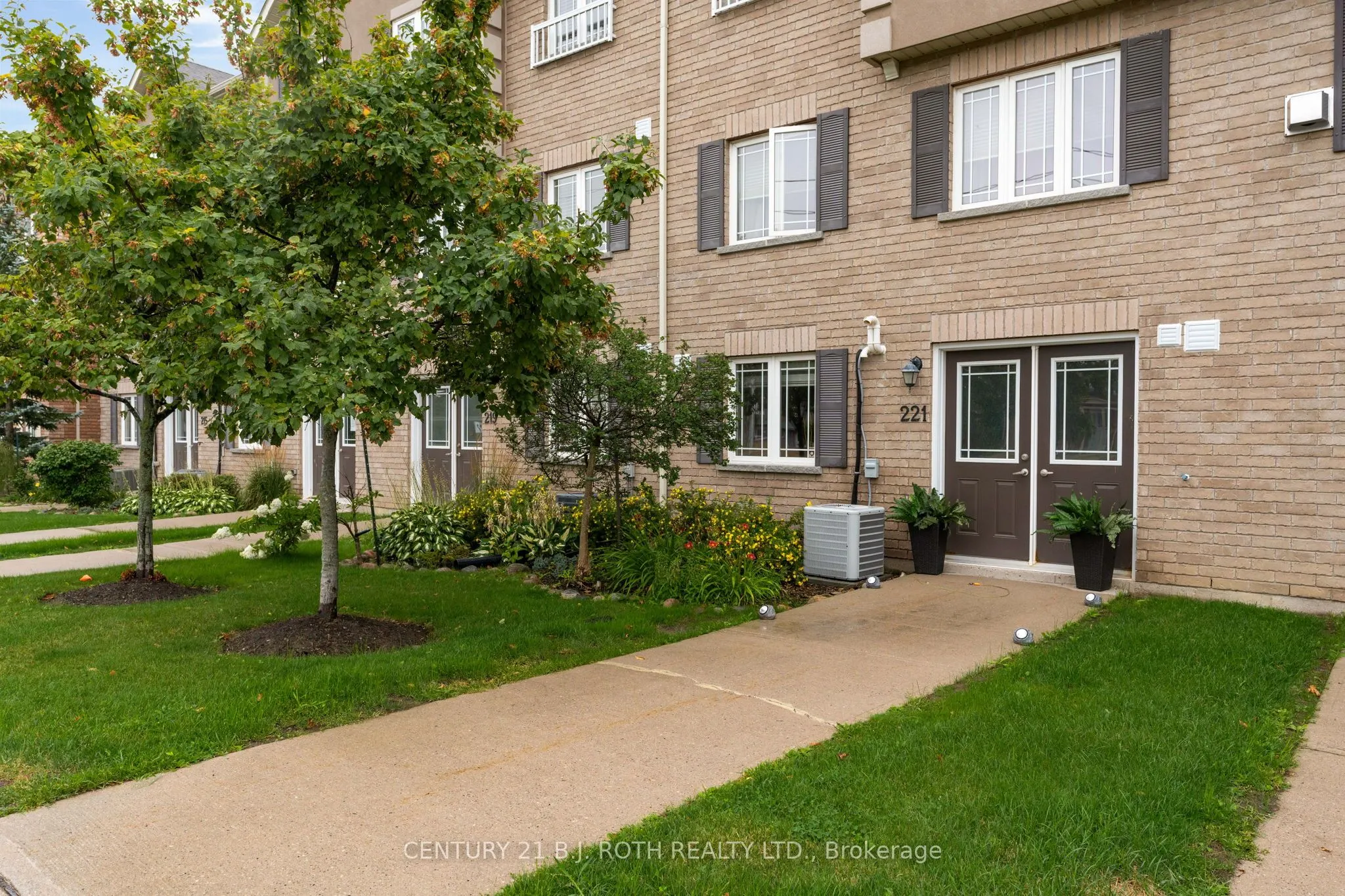 221 Harvie Road, #40