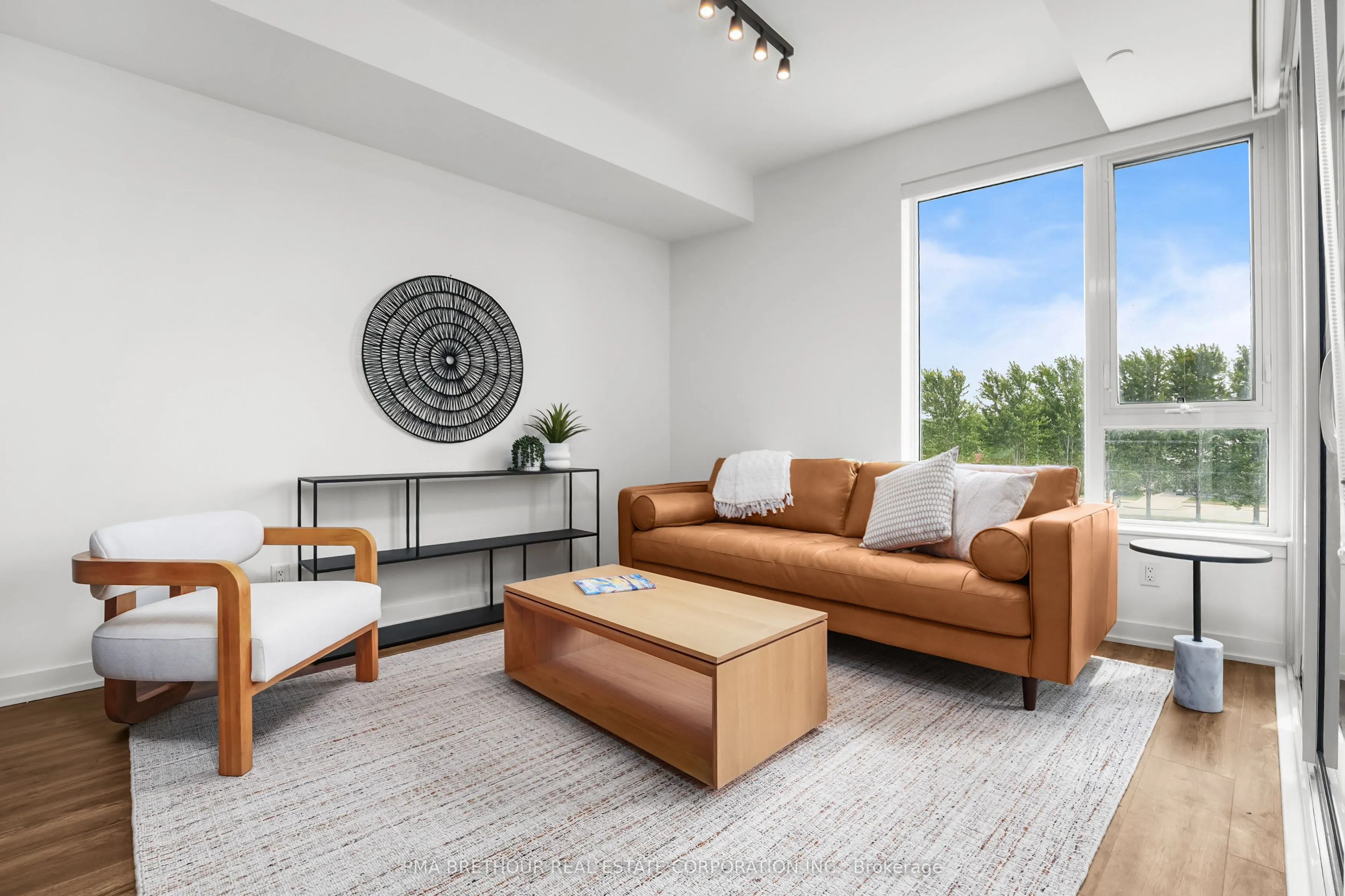 31 Huron Street, #208