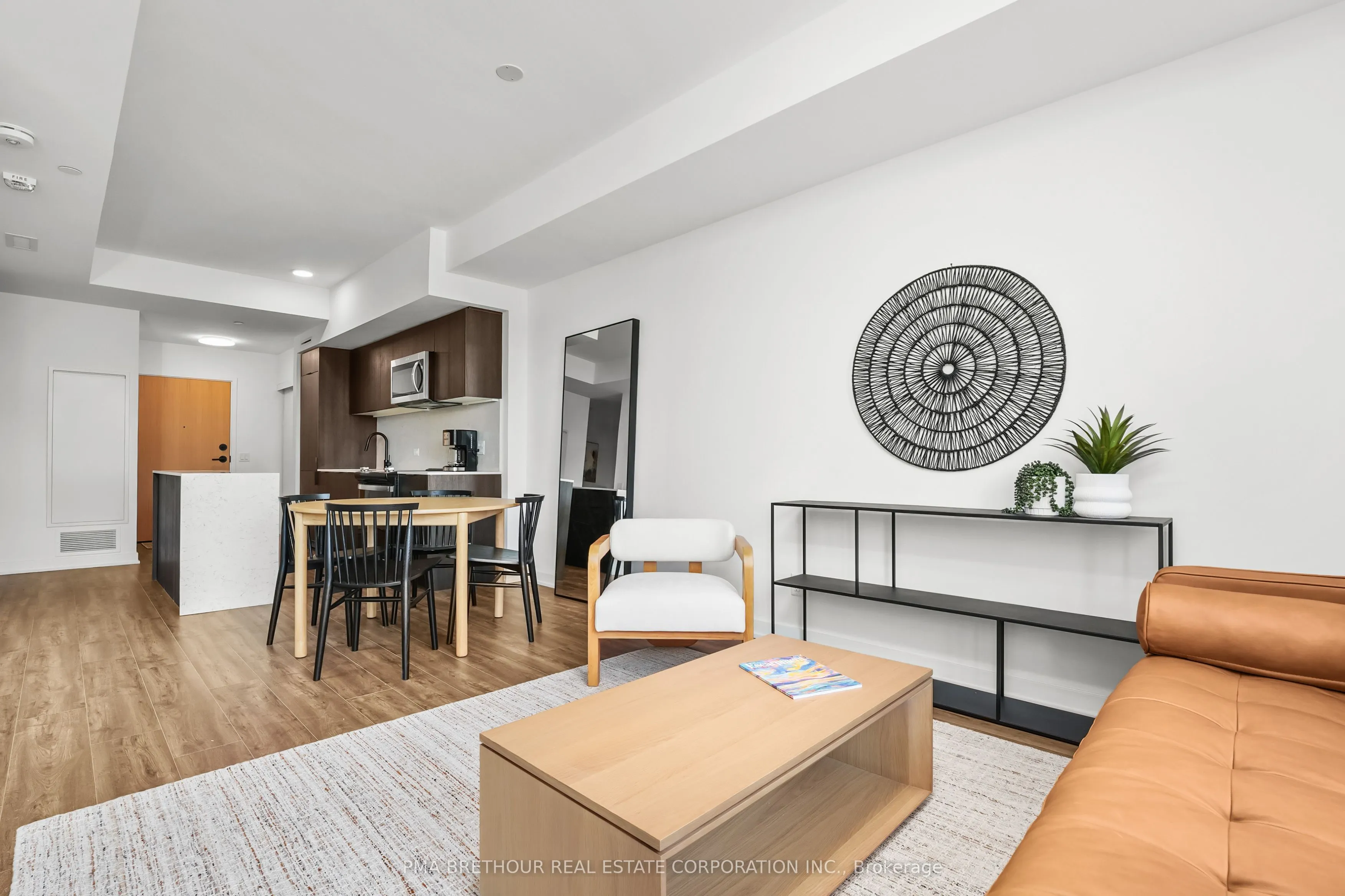 31 Huron Street, #208