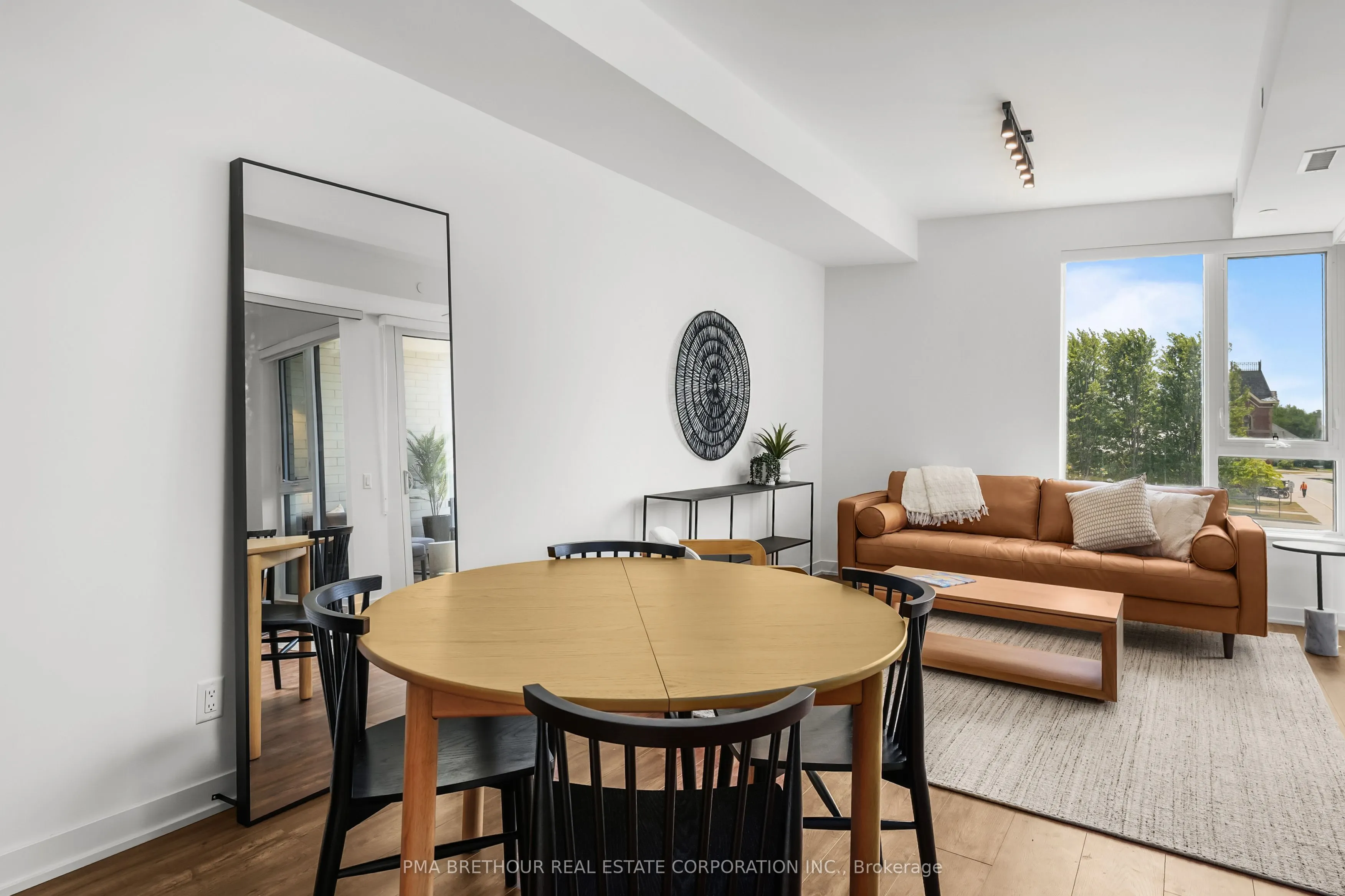 31 Huron Street, #208