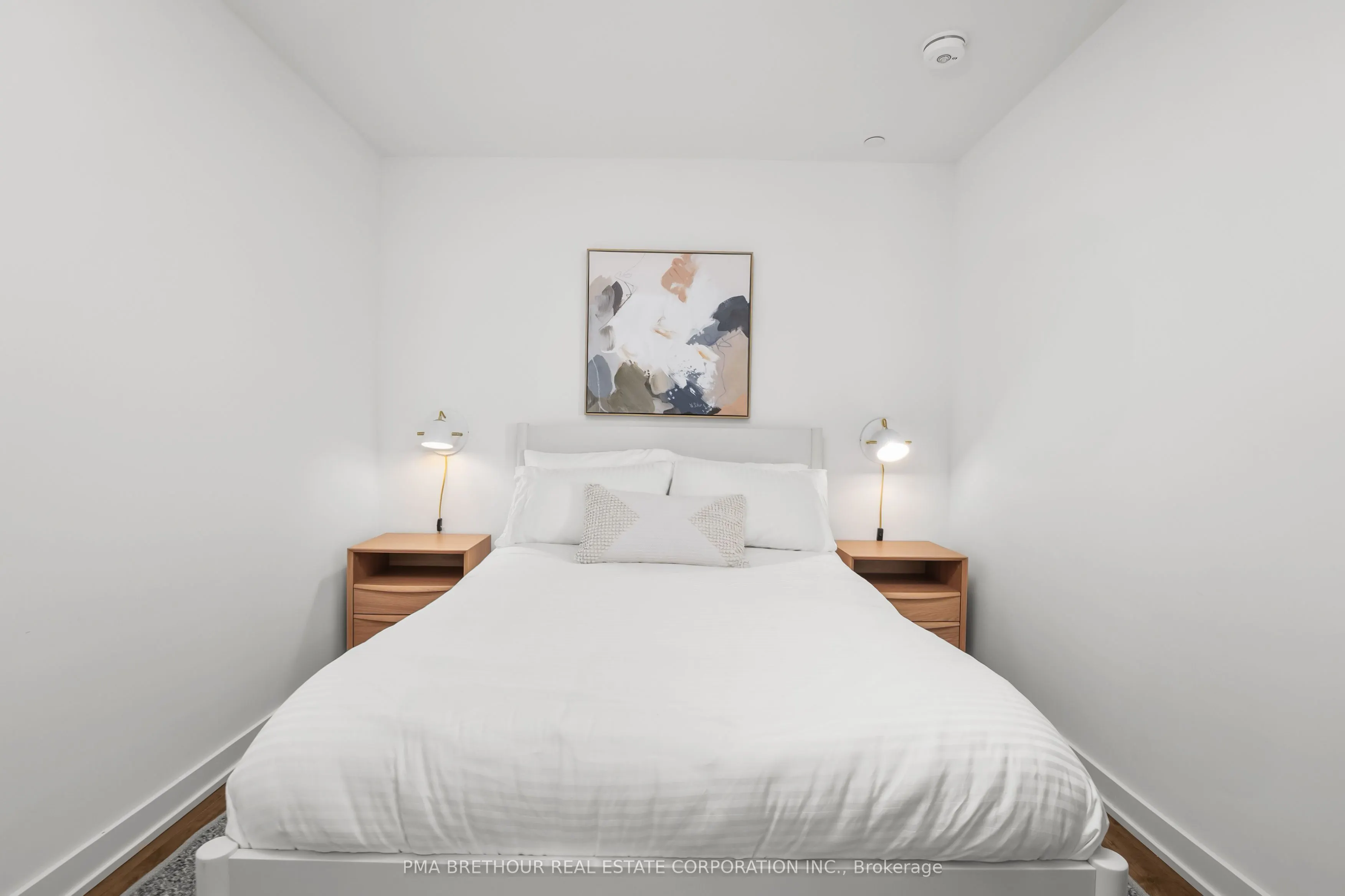 31 Huron Street, #208