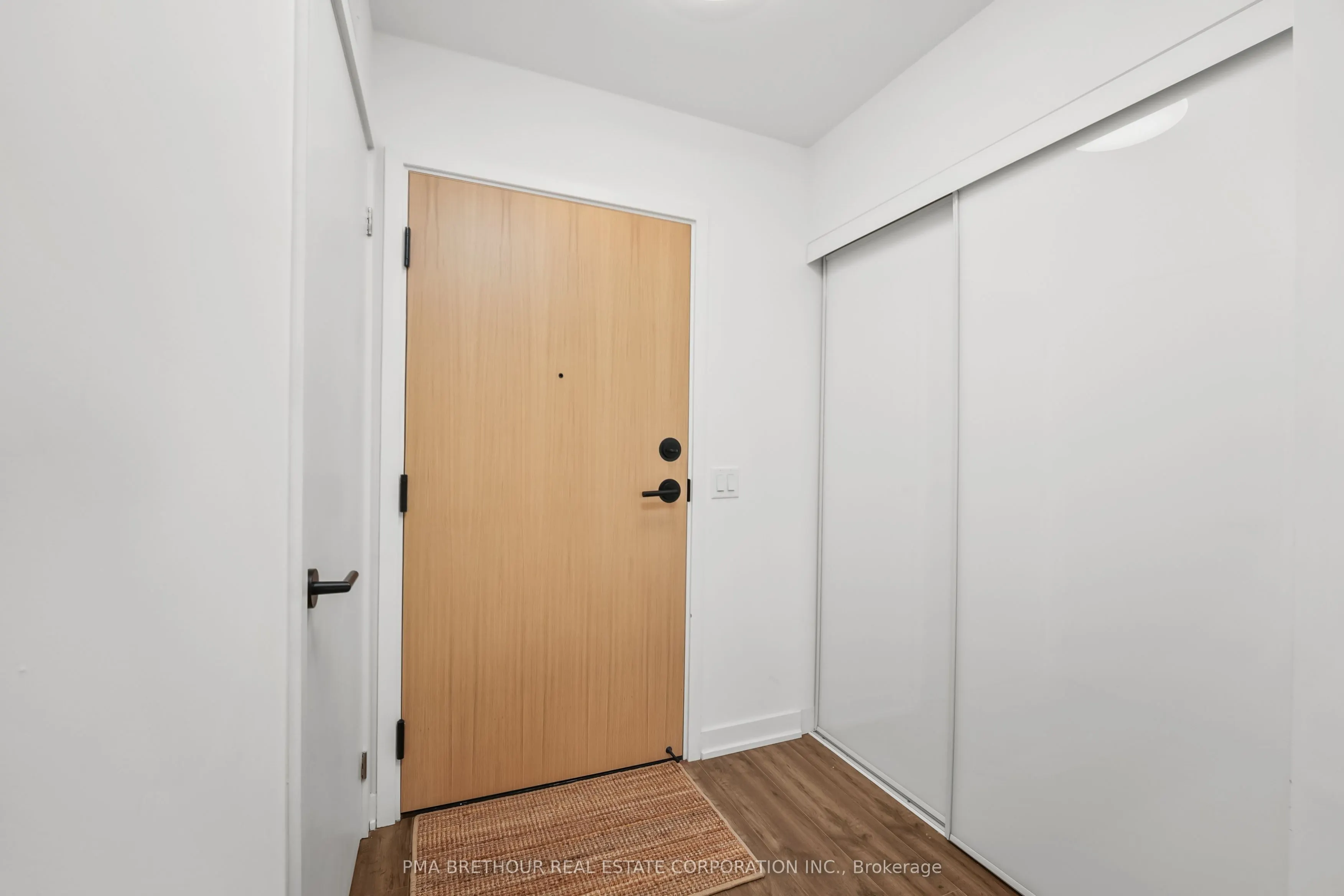 31 Huron Street, #208