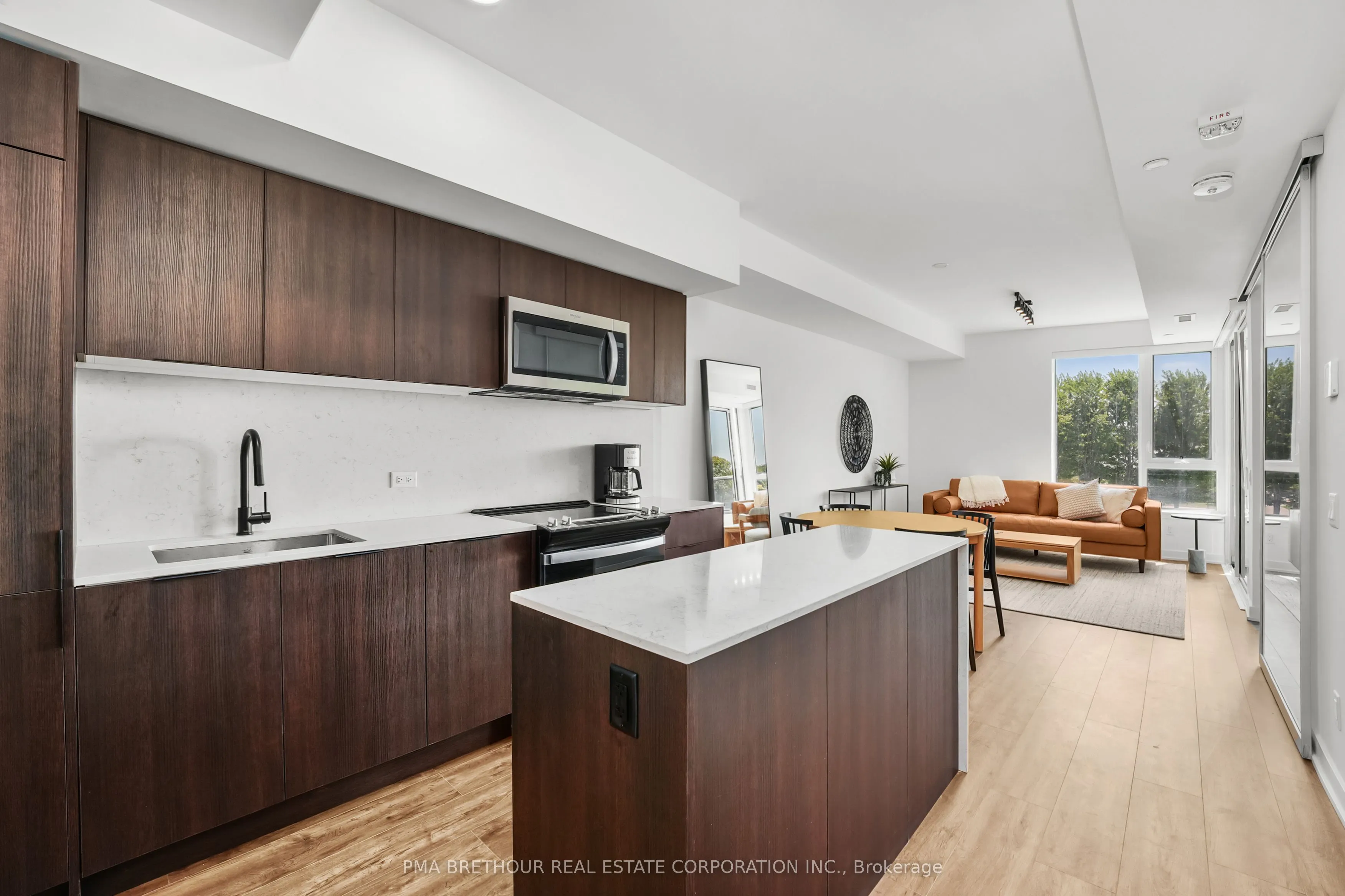 31 Huron Street, #208