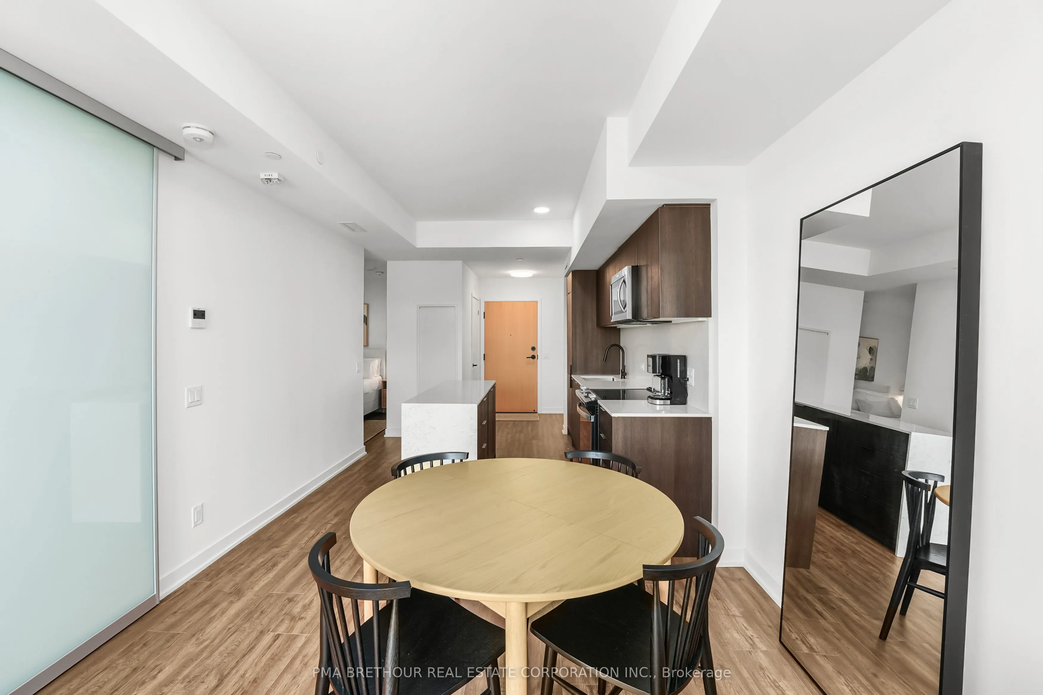 31 Huron Street, #208