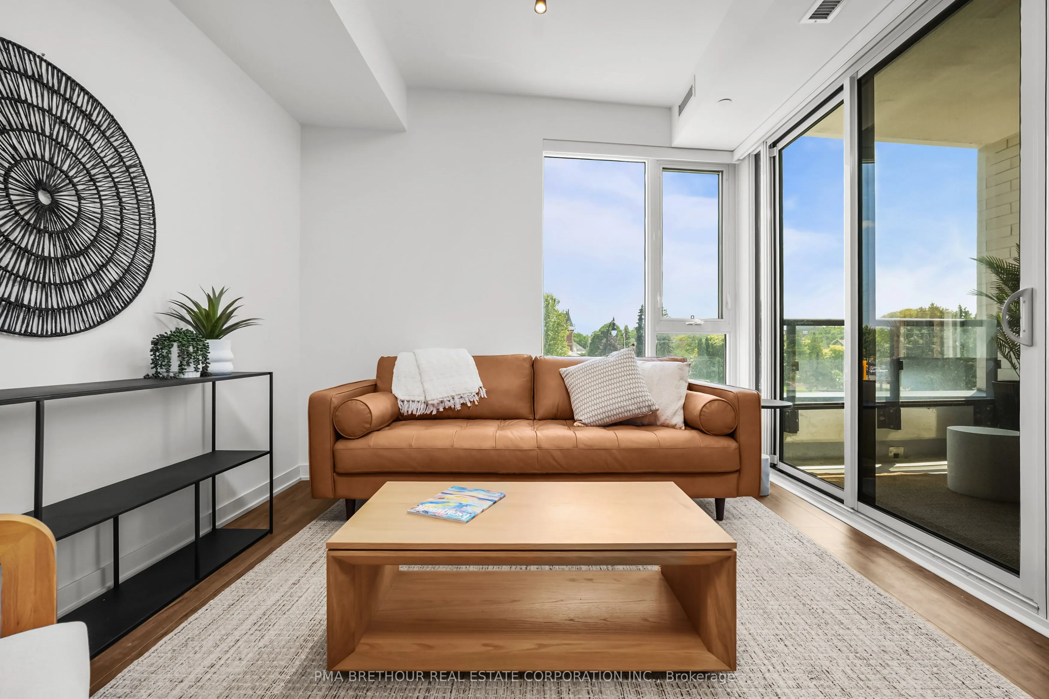 31 Huron Street, #208