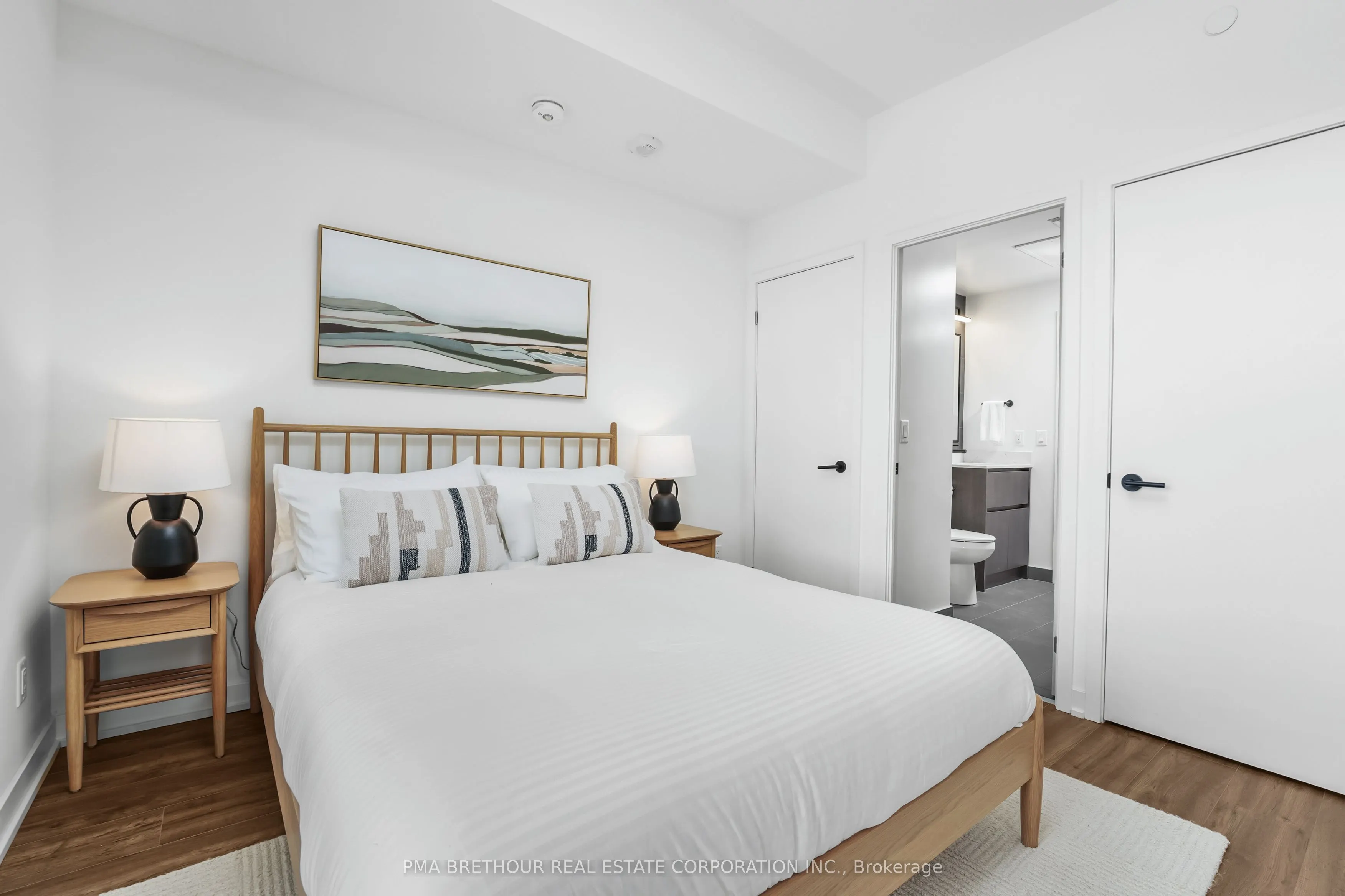 31 Huron Street, #208