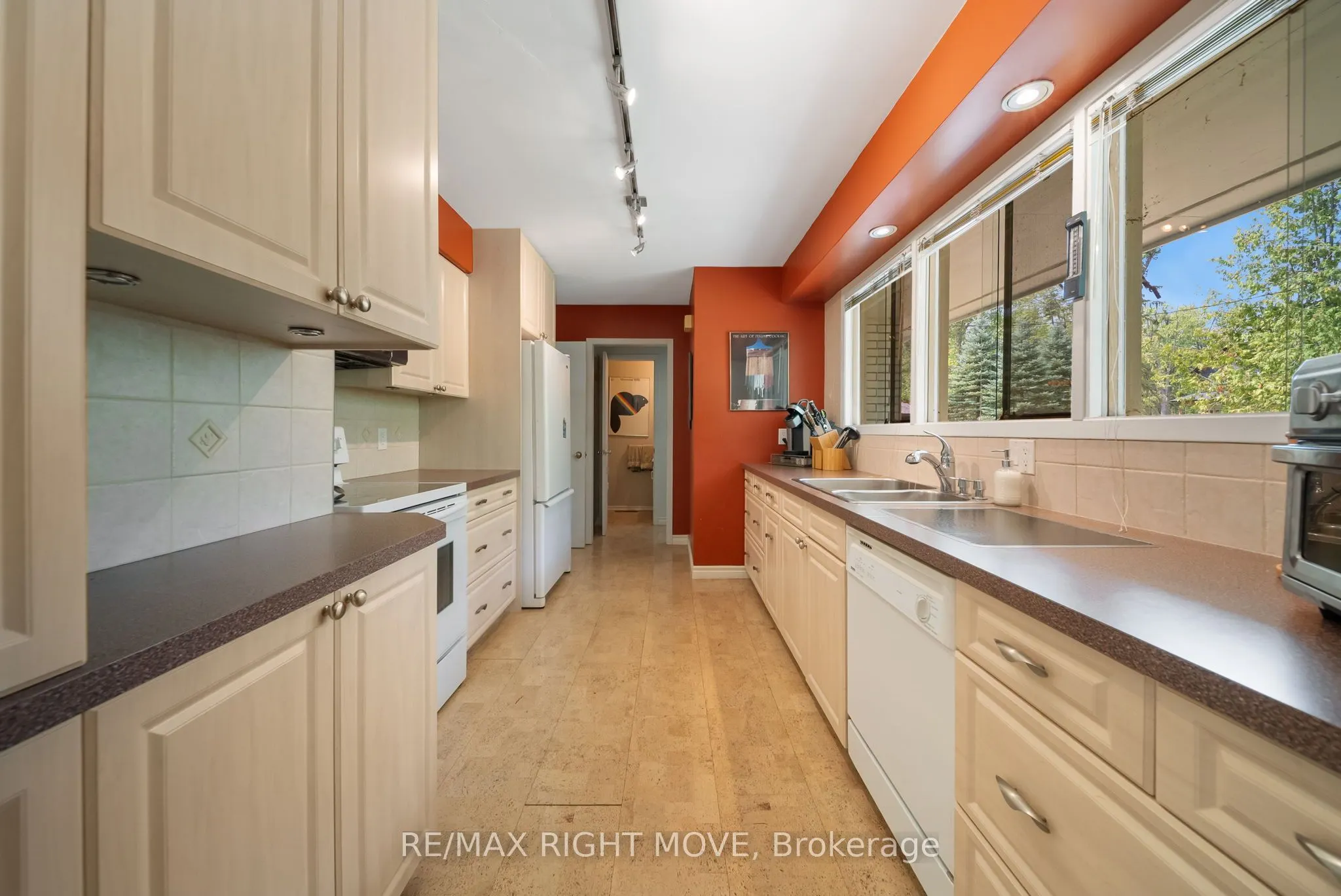 2551 Amigo Drive