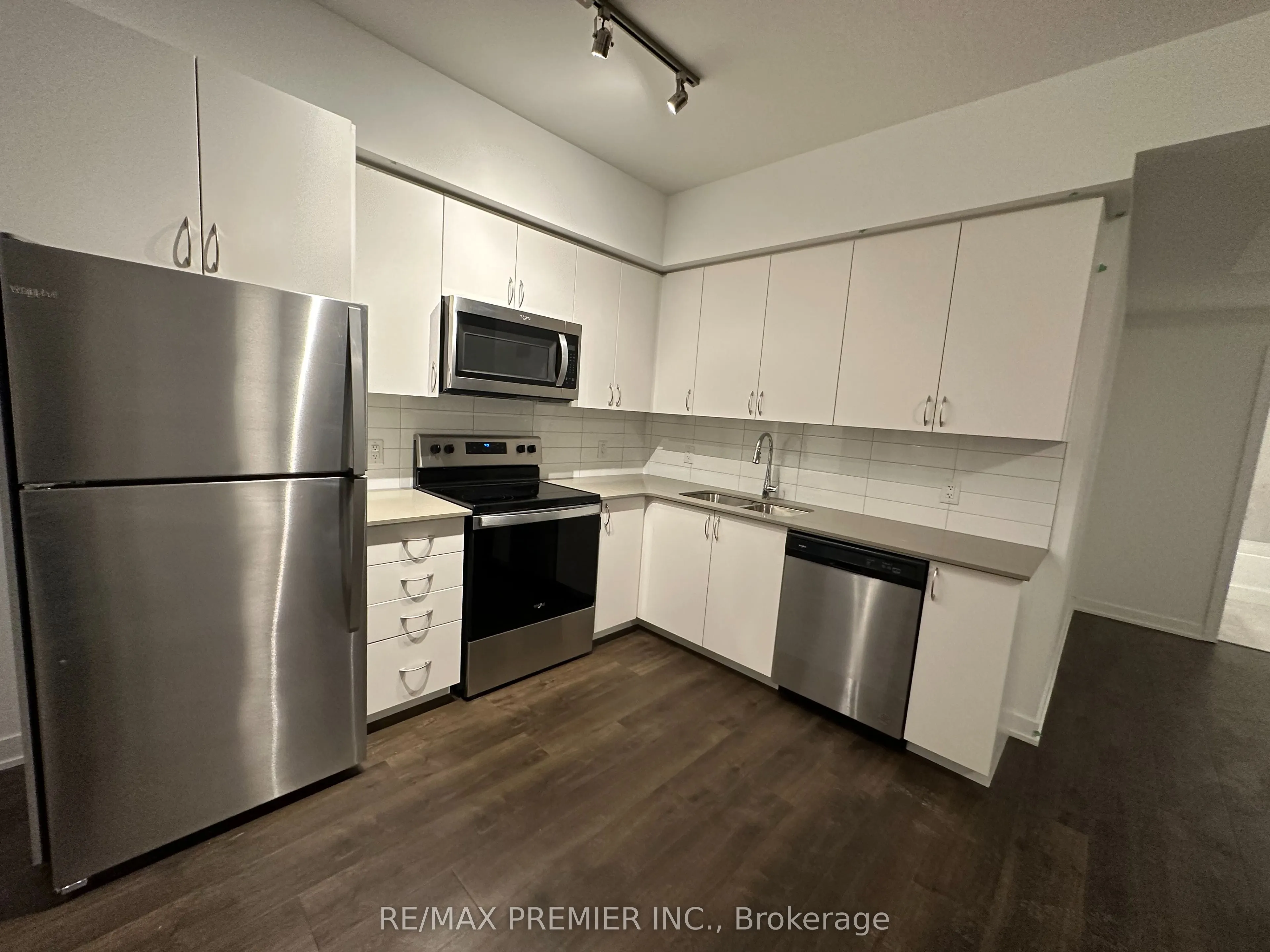 56 Lakeside Terrace, #207