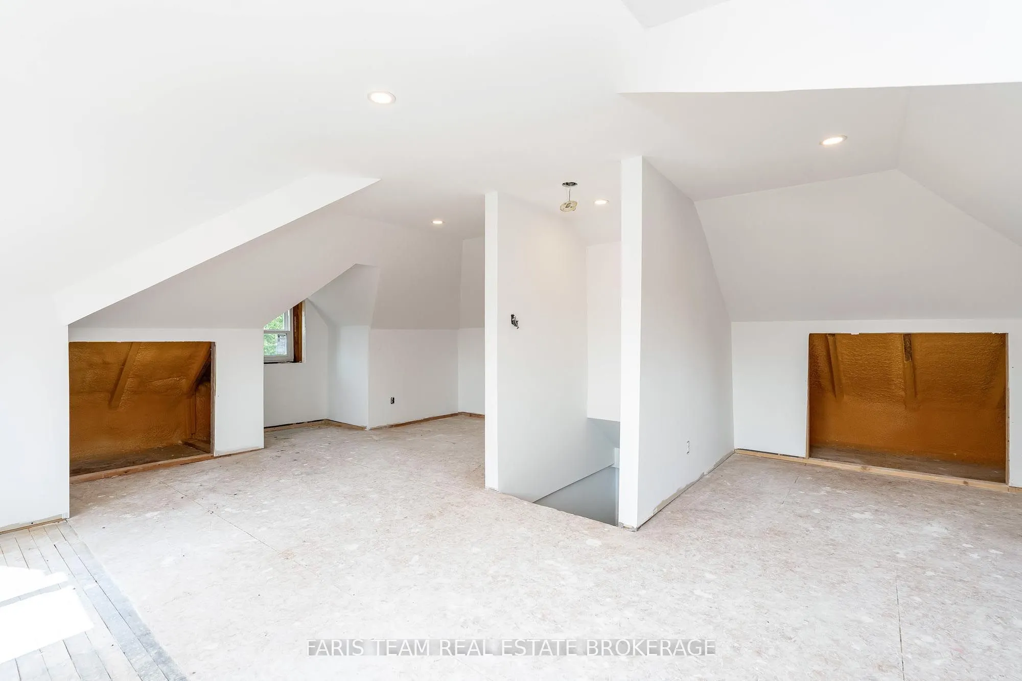 346 Lafontaine Road W