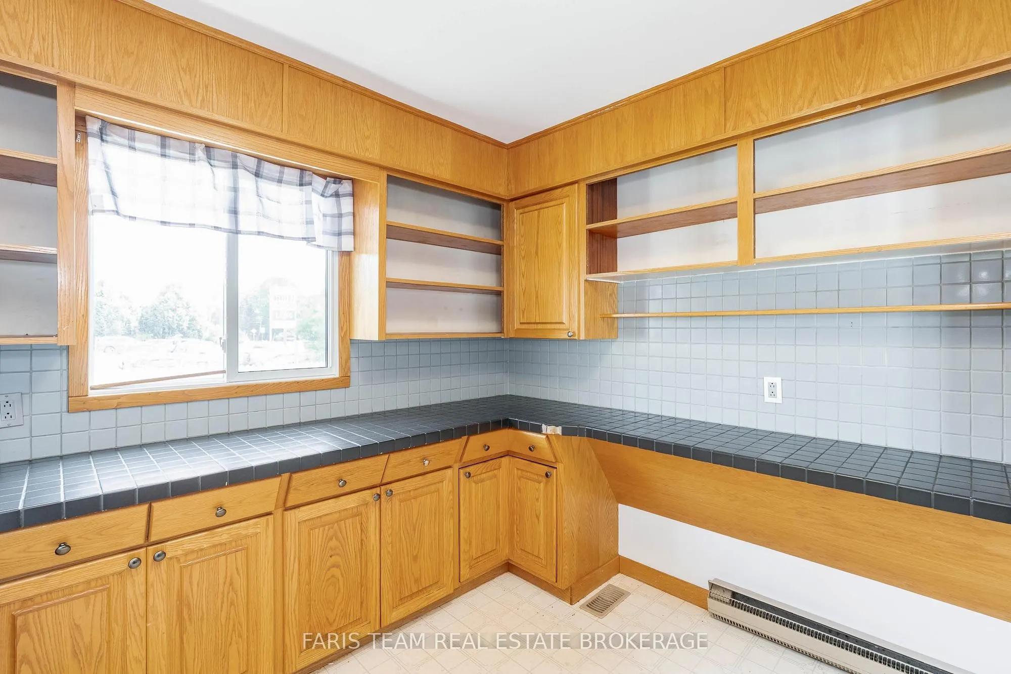 346 Lafontaine Road W
