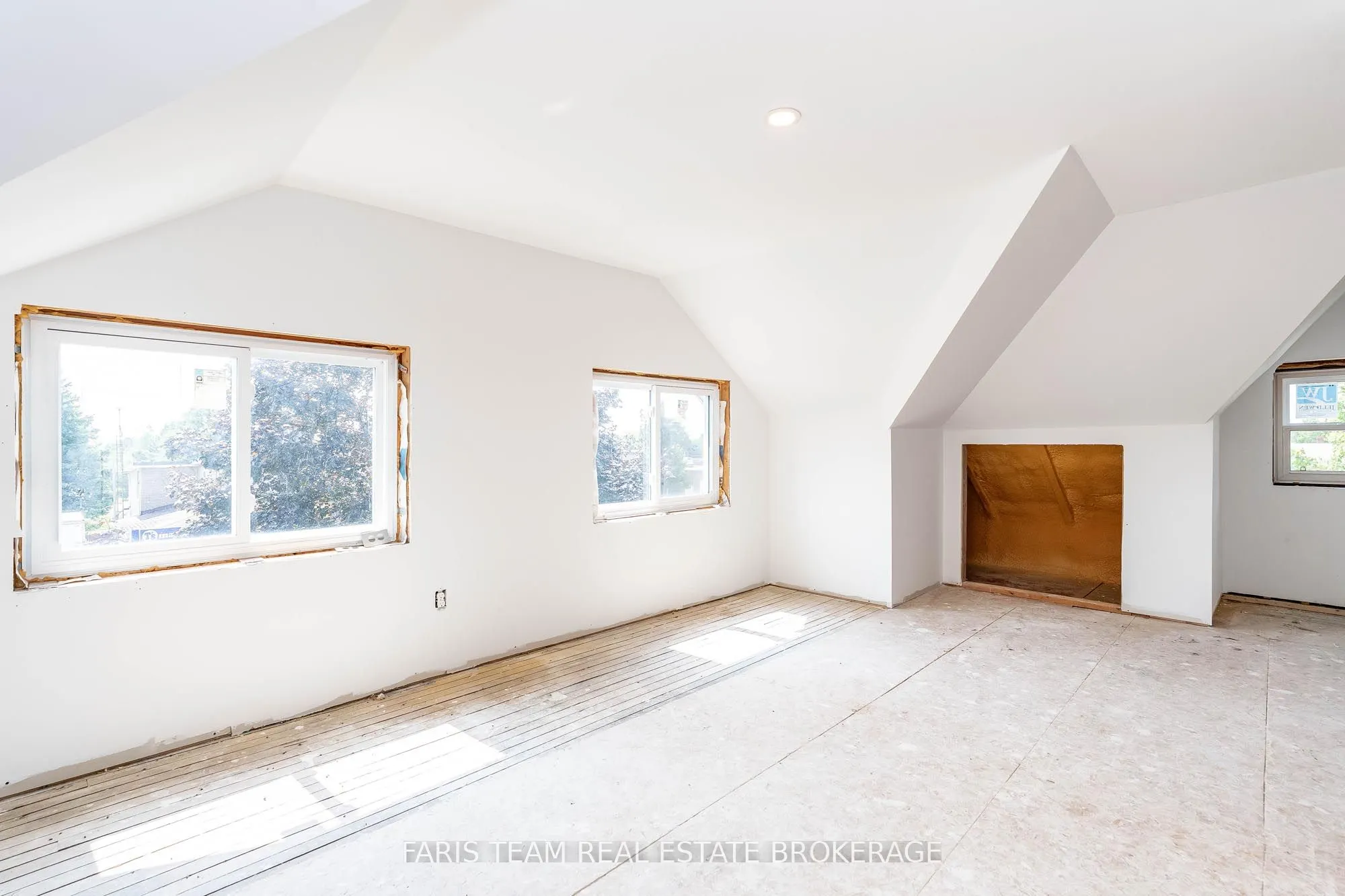 346 Lafontaine Road W