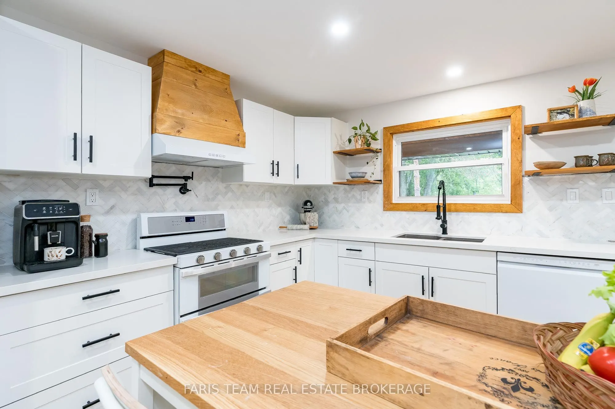 2668 Westshore Crescent