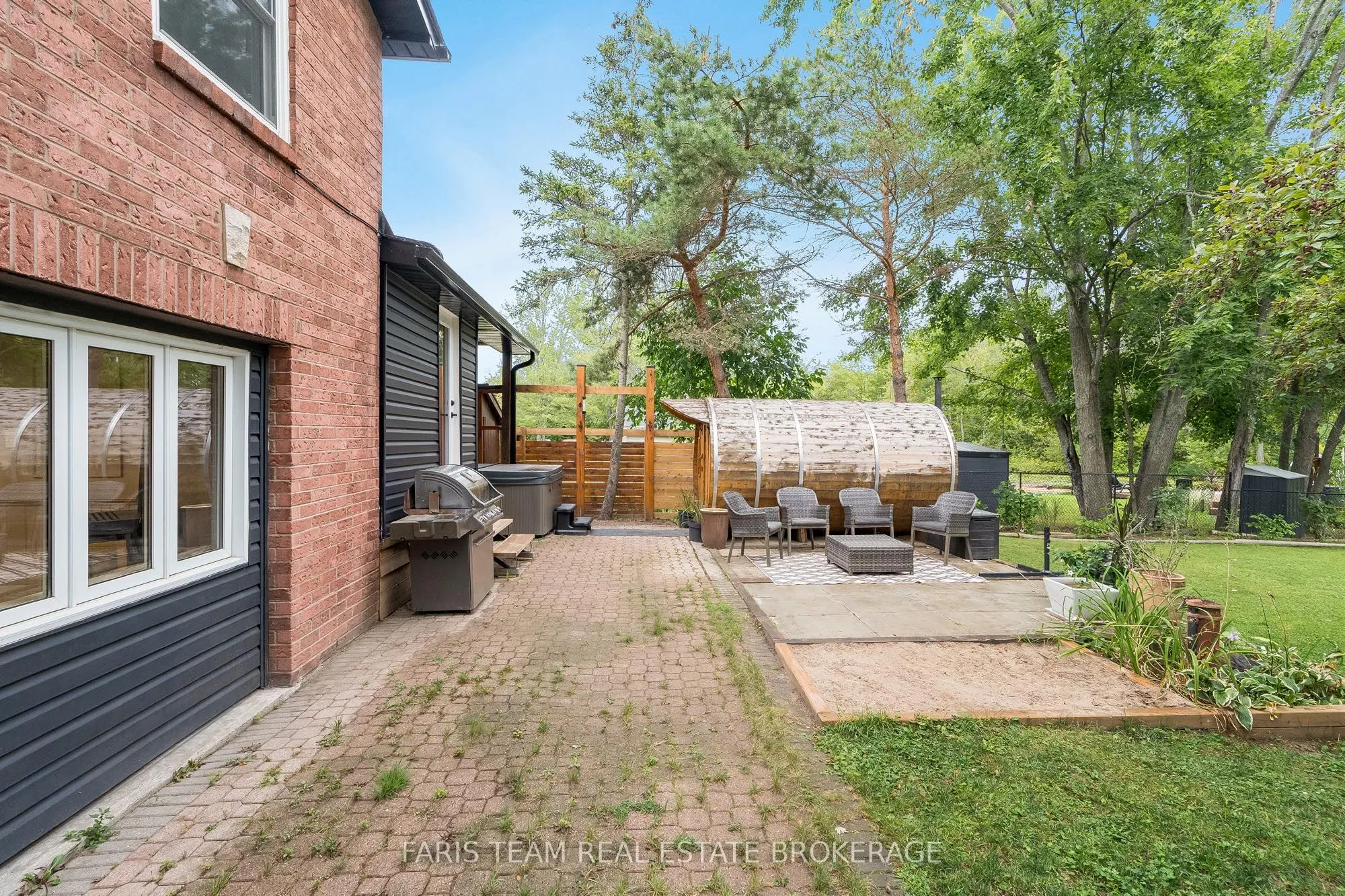 2668 Westshore Crescent