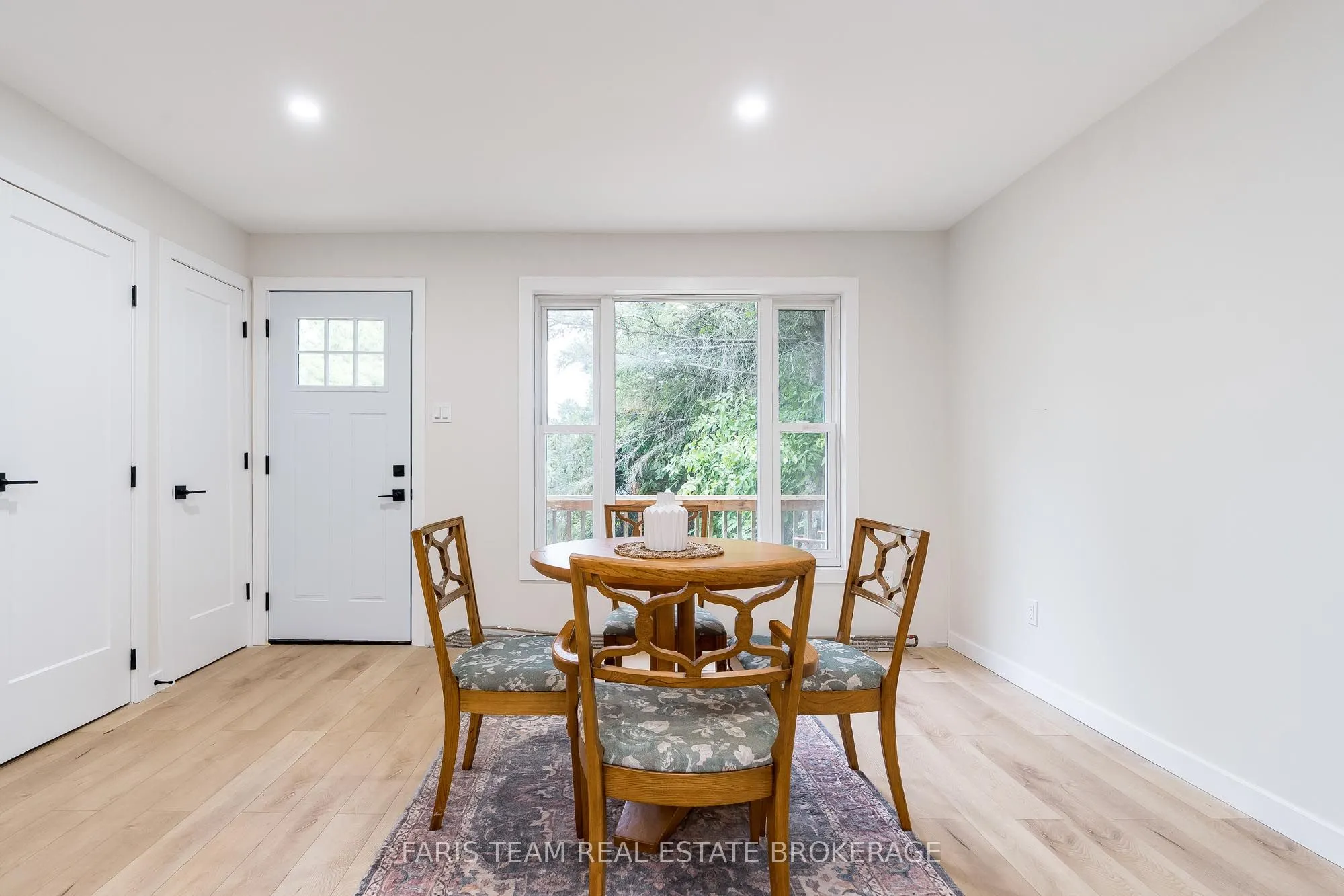 2668 Westshore Crescent