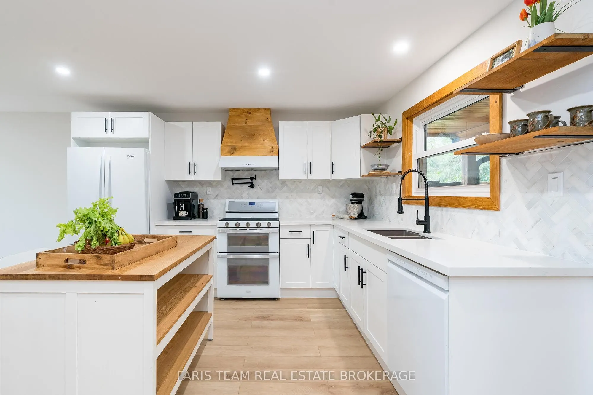 2668 Westshore Crescent