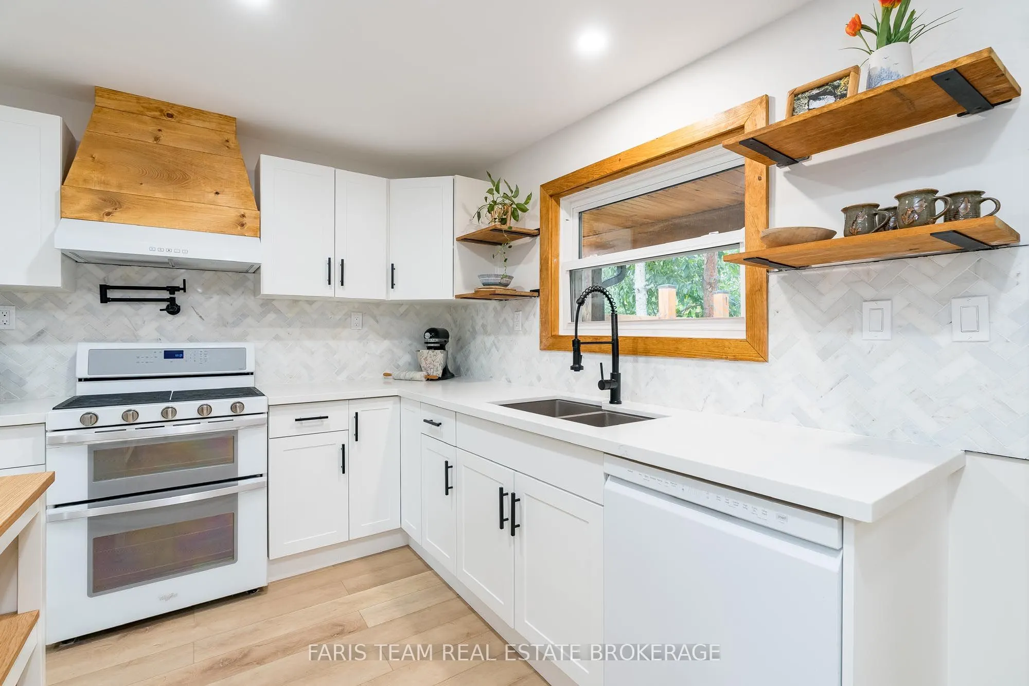 2668 Westshore Crescent