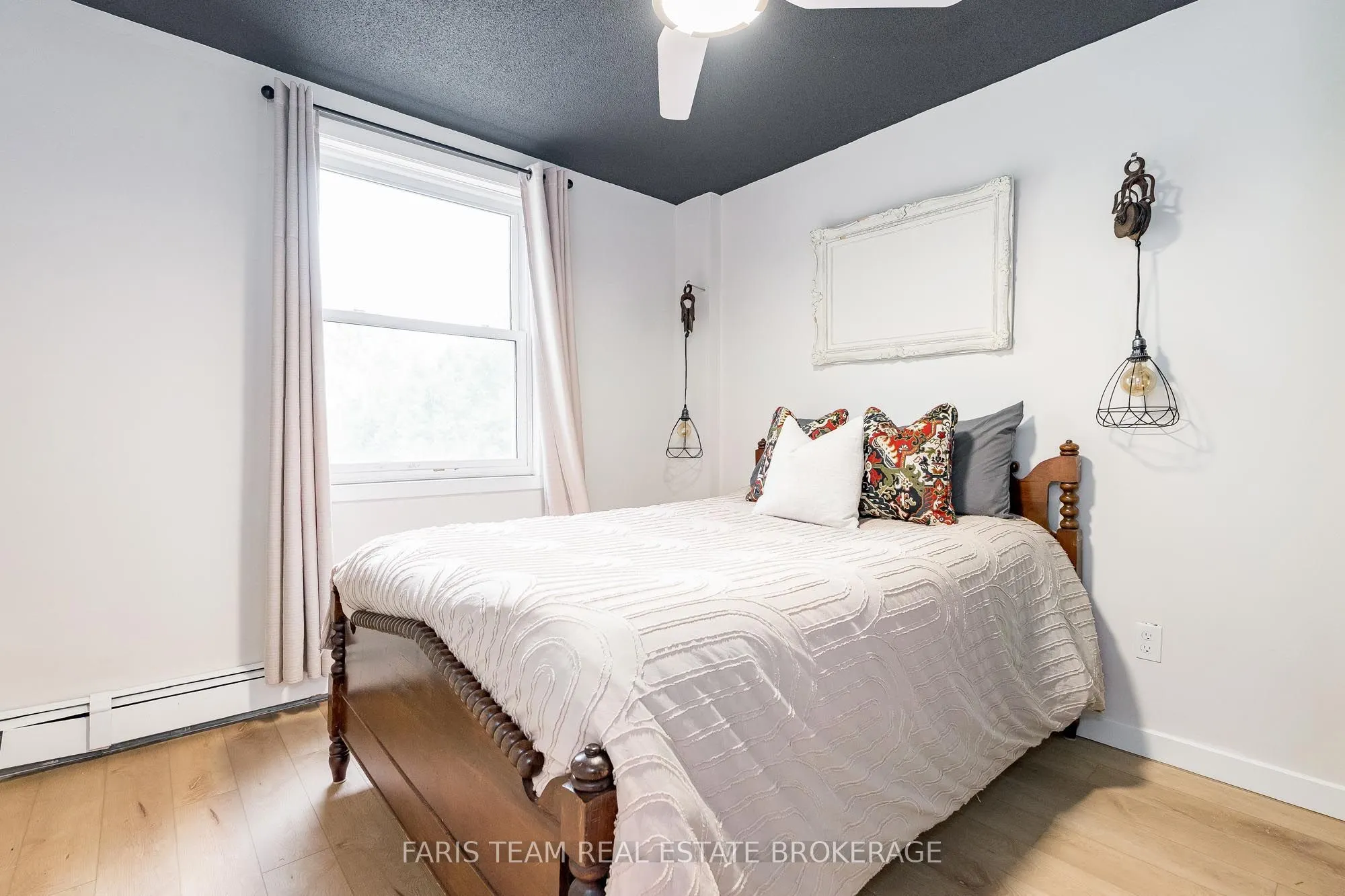 2668 Westshore Crescent