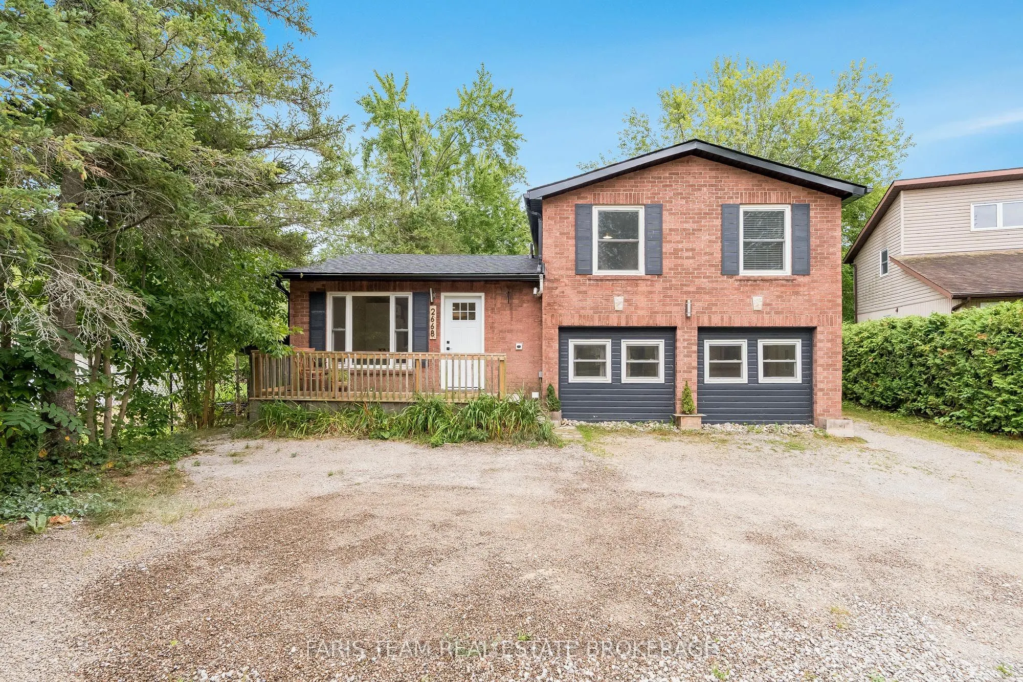 2668 Westshore Crescent
