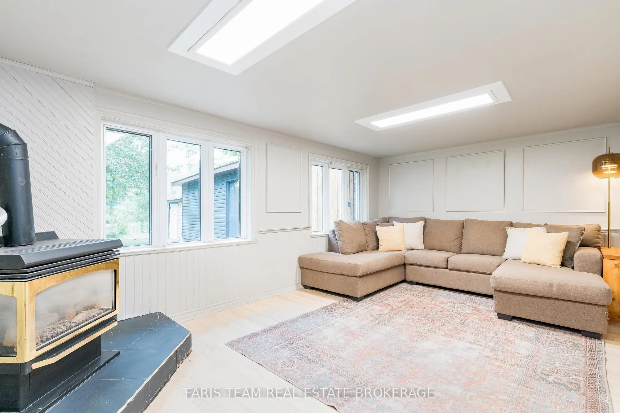 2668 Westshore Crescent