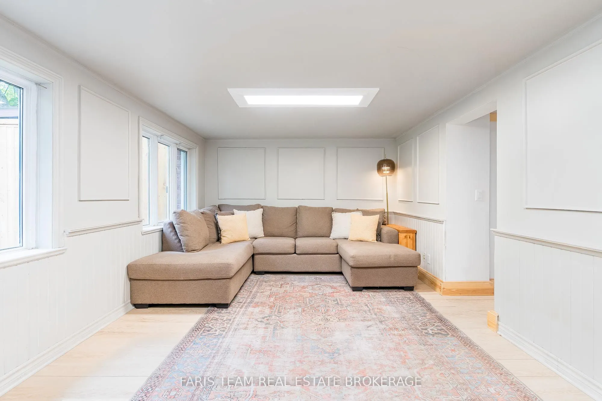 2668 Westshore Crescent