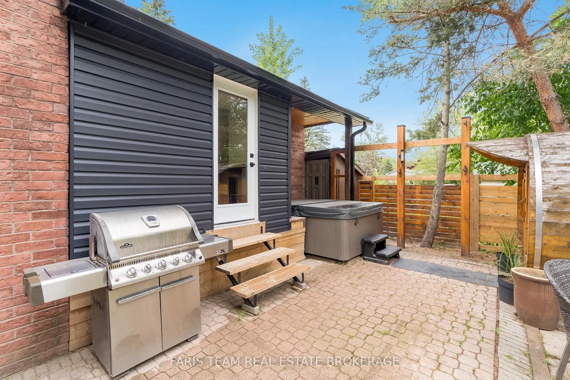 2668 Westshore Crescent