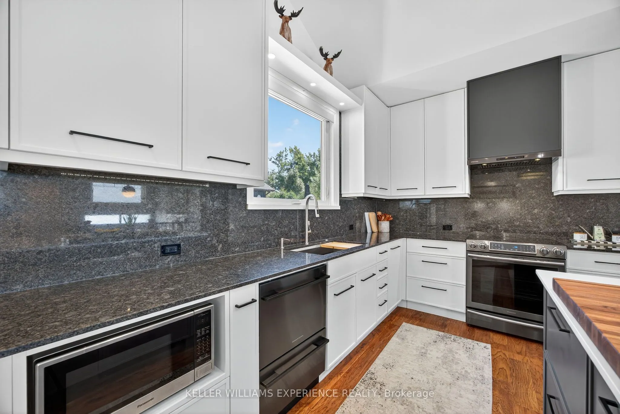 1435 15 16th Side Road E