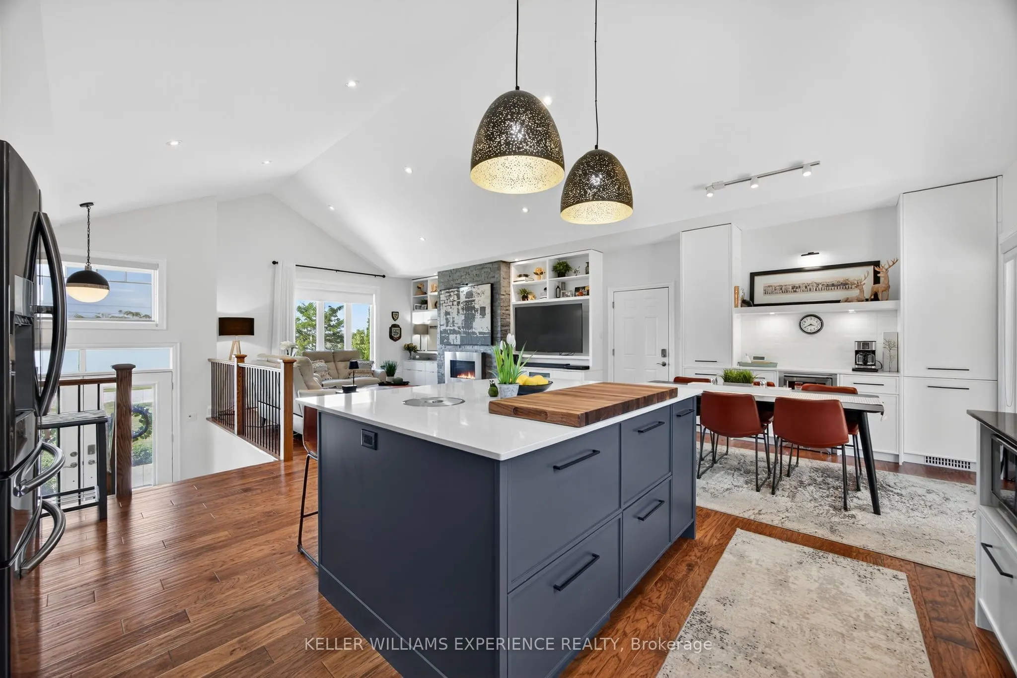 1435 15 16th Side Road E